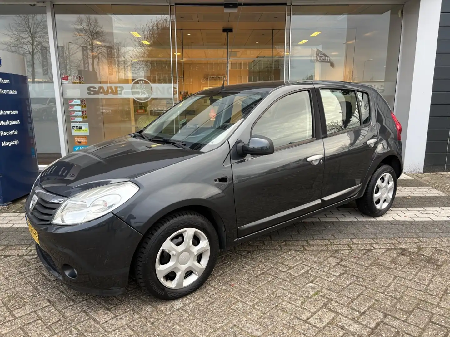 Dacia Sandero 1.4 Lauréate Gris - 1