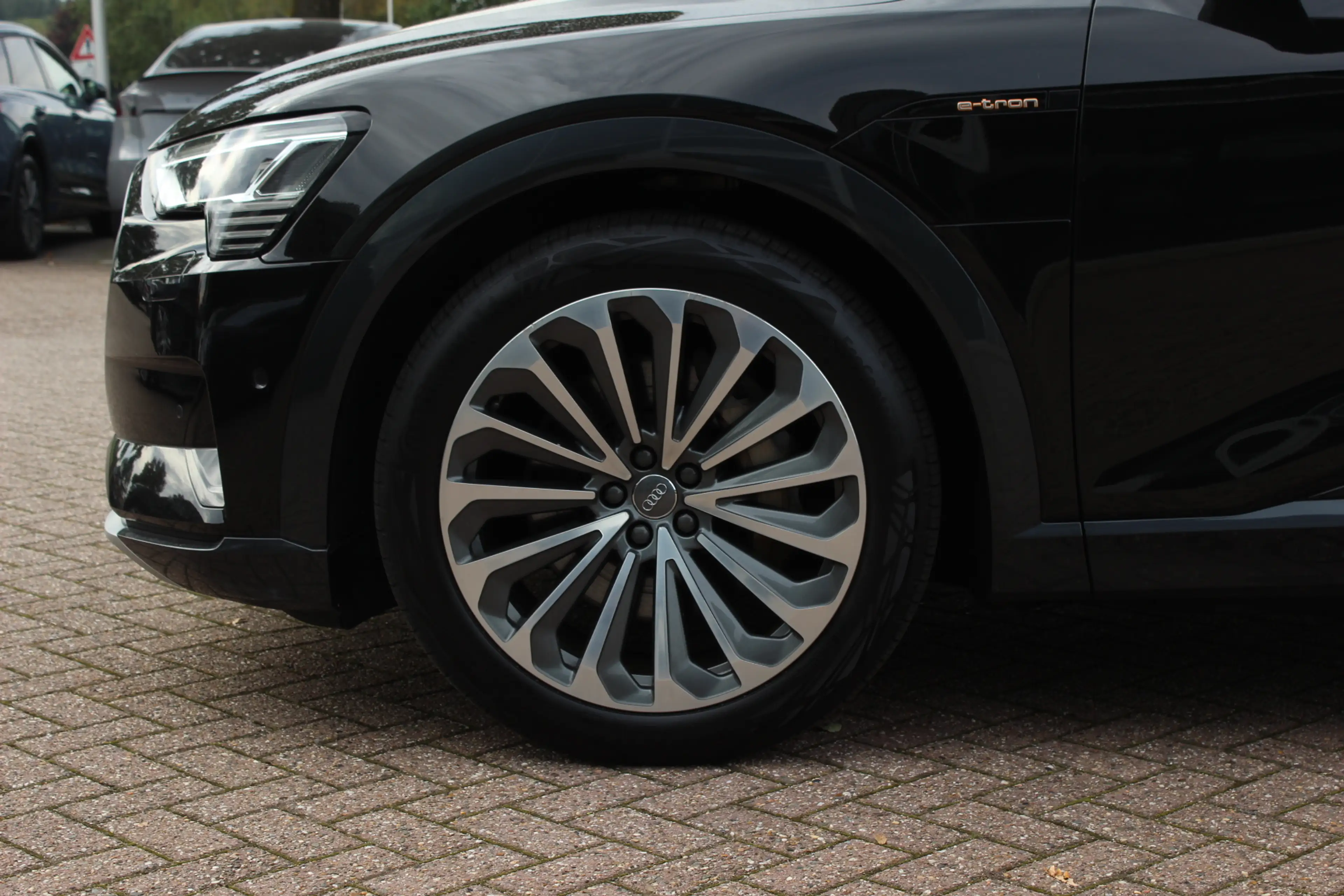 Audi e-tron e-tron 55 quattro advanced Pro Line Plus 95 kWh / — photo 15