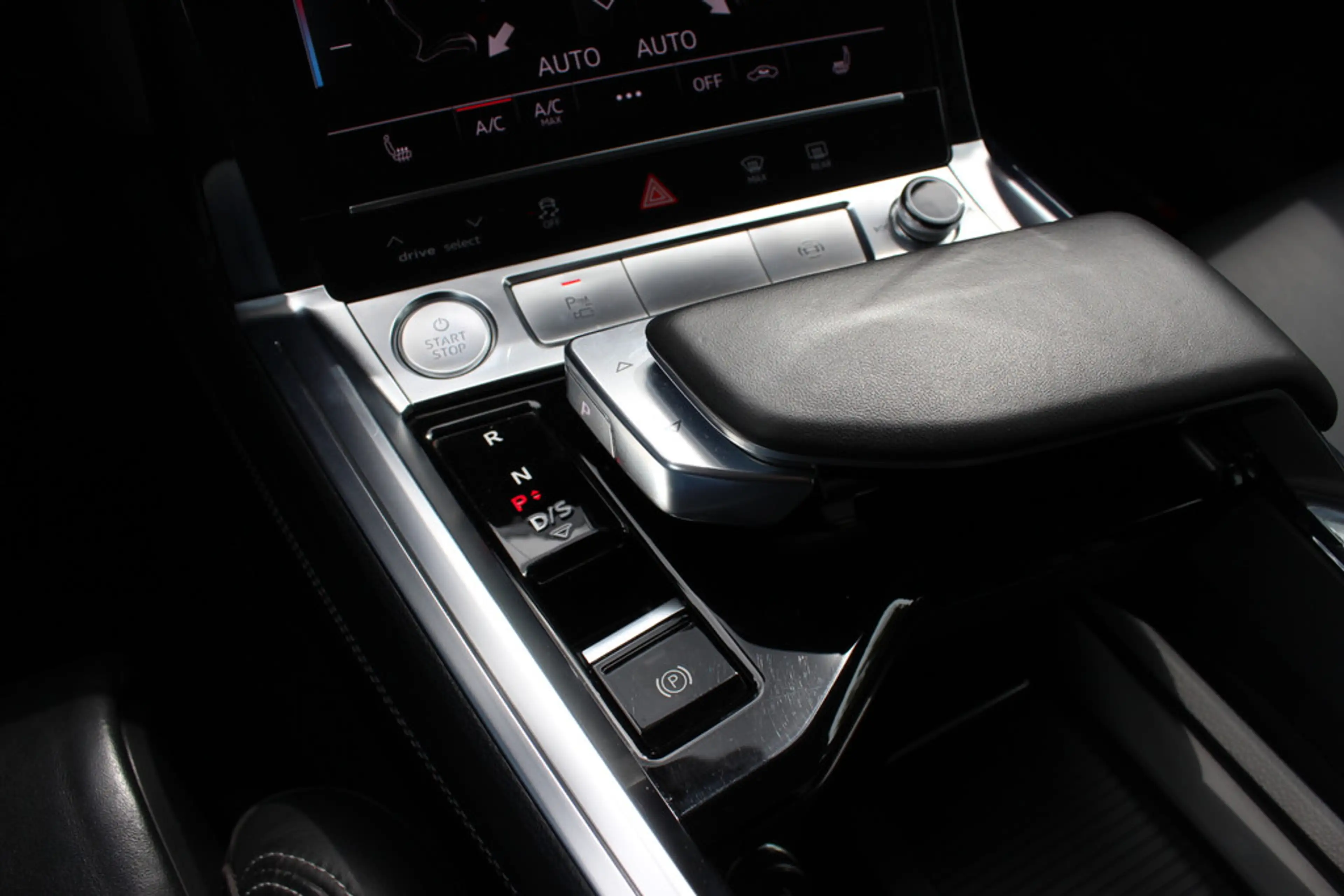Audi e-tron e-tron 55 quattro advanced Pro Line Plus 95 kWh / — photo 32