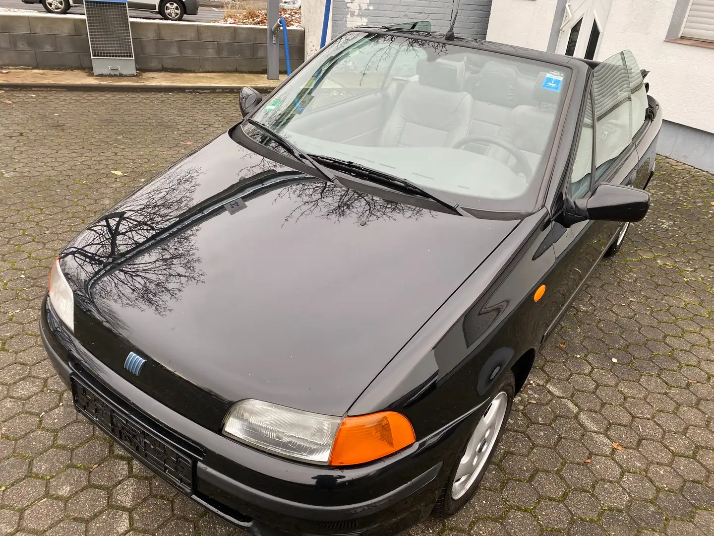 Fiat Punto 1,2  16V ELX Cabrio Schwarz - 1