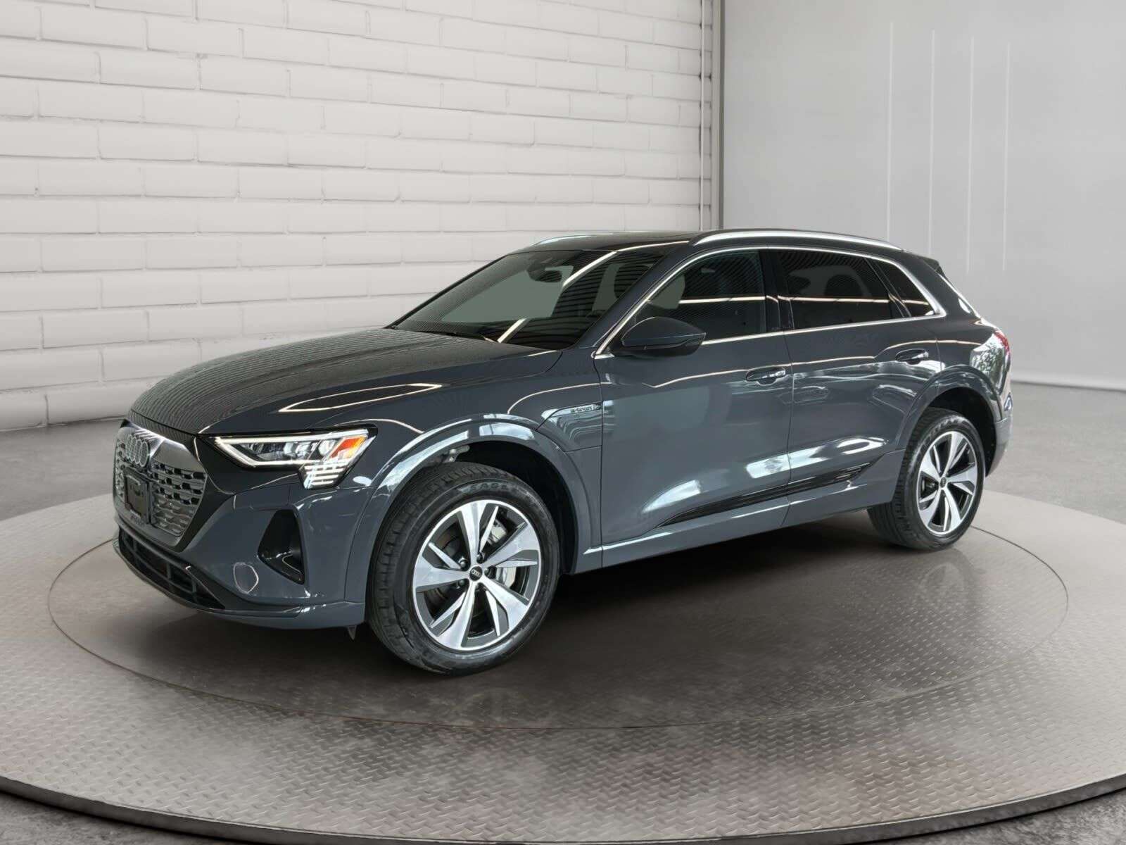 2024 Audi Q8 e-tron | TRAILER HITCH | PHONEBOX WIRELESS CHARGING | 2ND