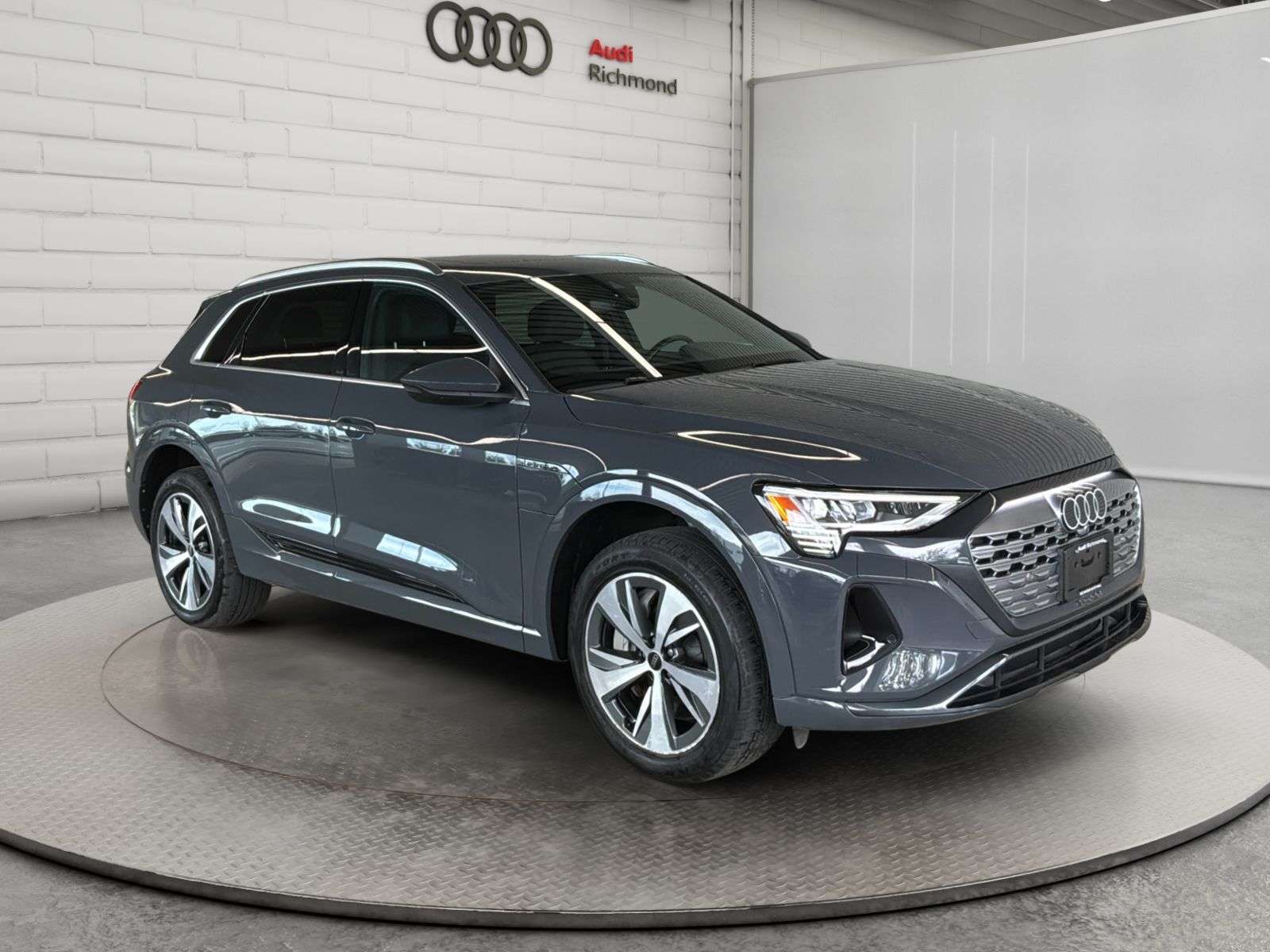 2024 Audi Q8 e-tron | TRAILER HITCH | PHONEBOX WIRELESS CHARGING | 2ND — photo 1