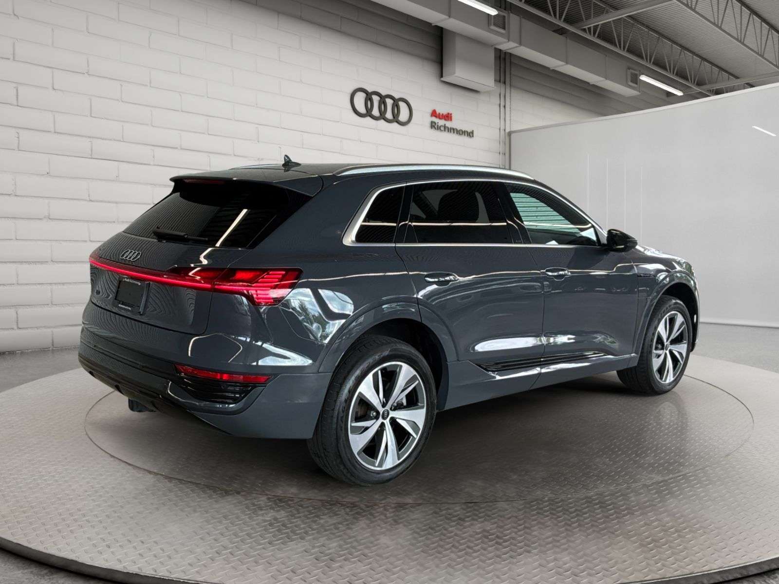 2024 Audi Q8 e-tron | TRAILER HITCH | PHONEBOX WIRELESS CHARGING | 2ND — photo 1