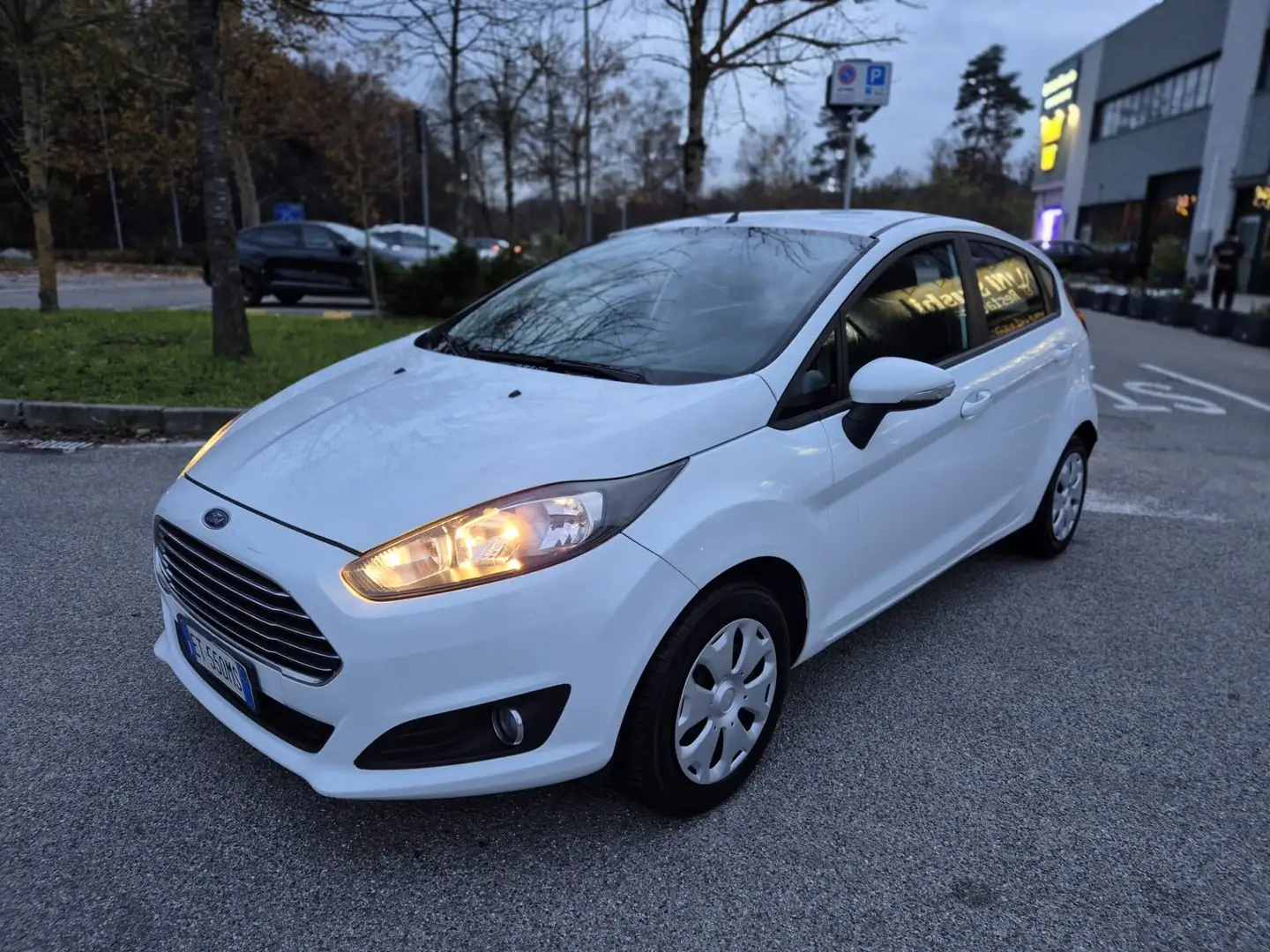 Ford Fiesta Fiesta 1.5 TDCi 75CV 5 porte Titanium Blanc - 2