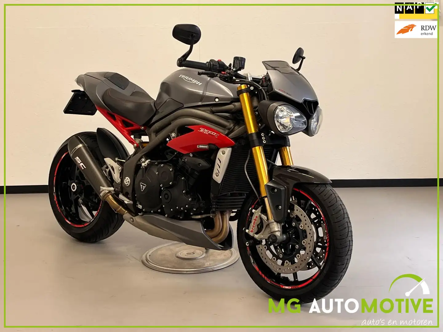 Triumph Speed Triple R | ABS | SC Project | Carbon | Historie | Roadlock Gris - 1