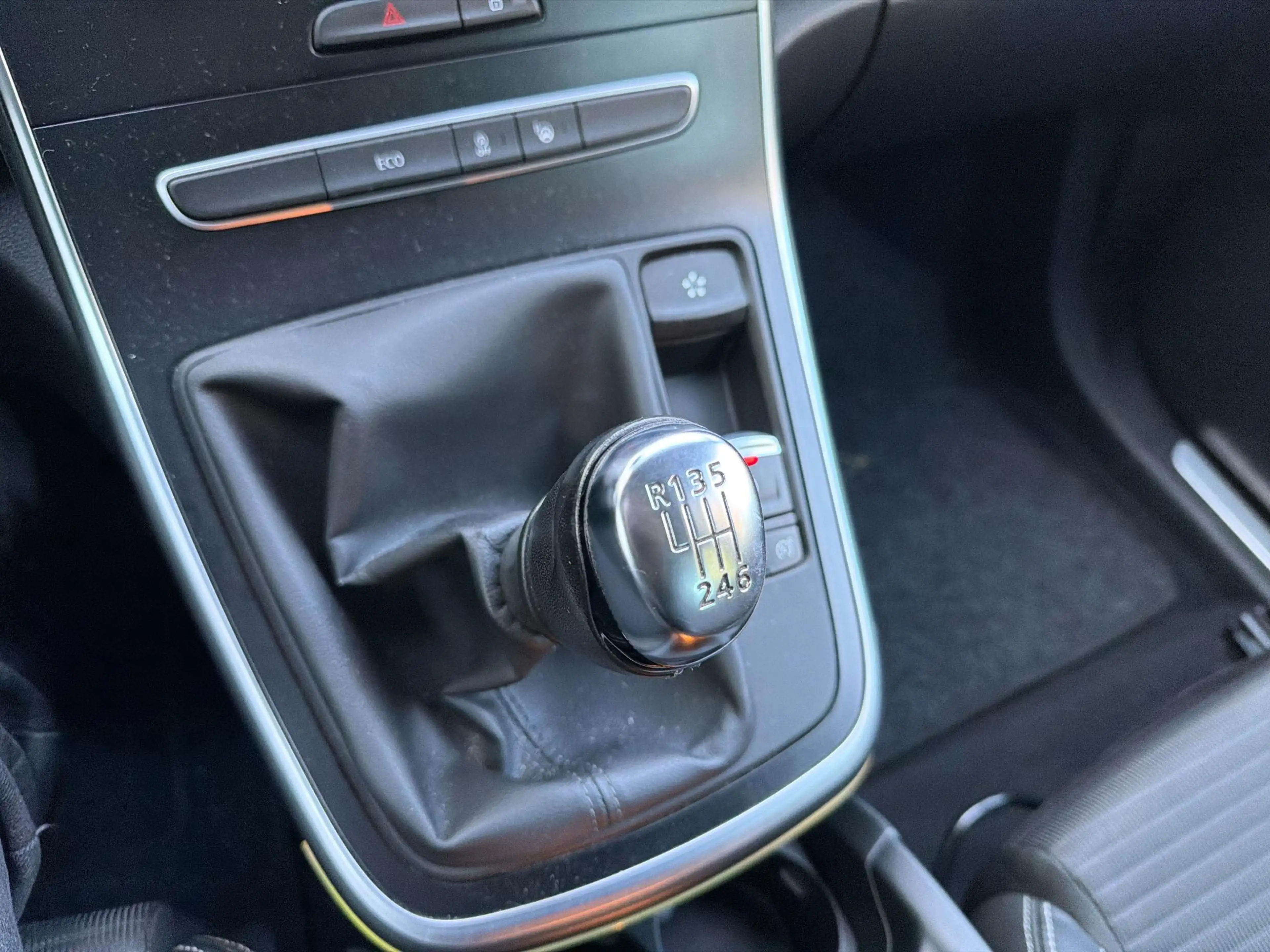 Renault Scenic 1.2 TCe Intens — photo 11