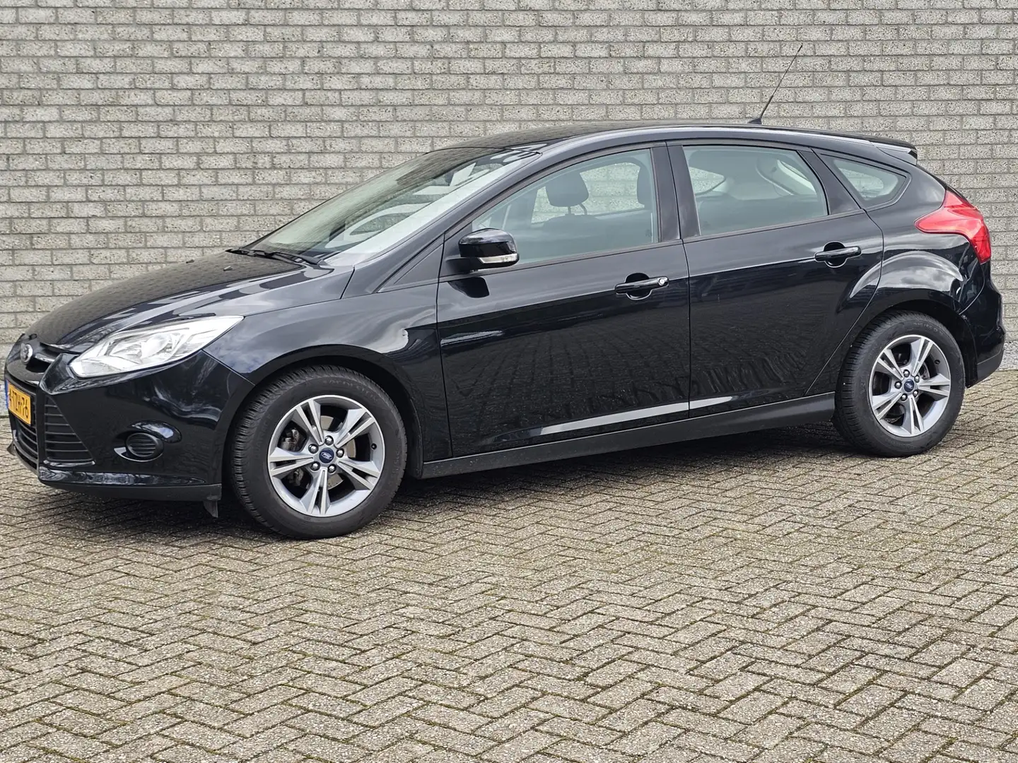 Ford Focus EcoBoost Edition Airco/Ccr Negro - 2