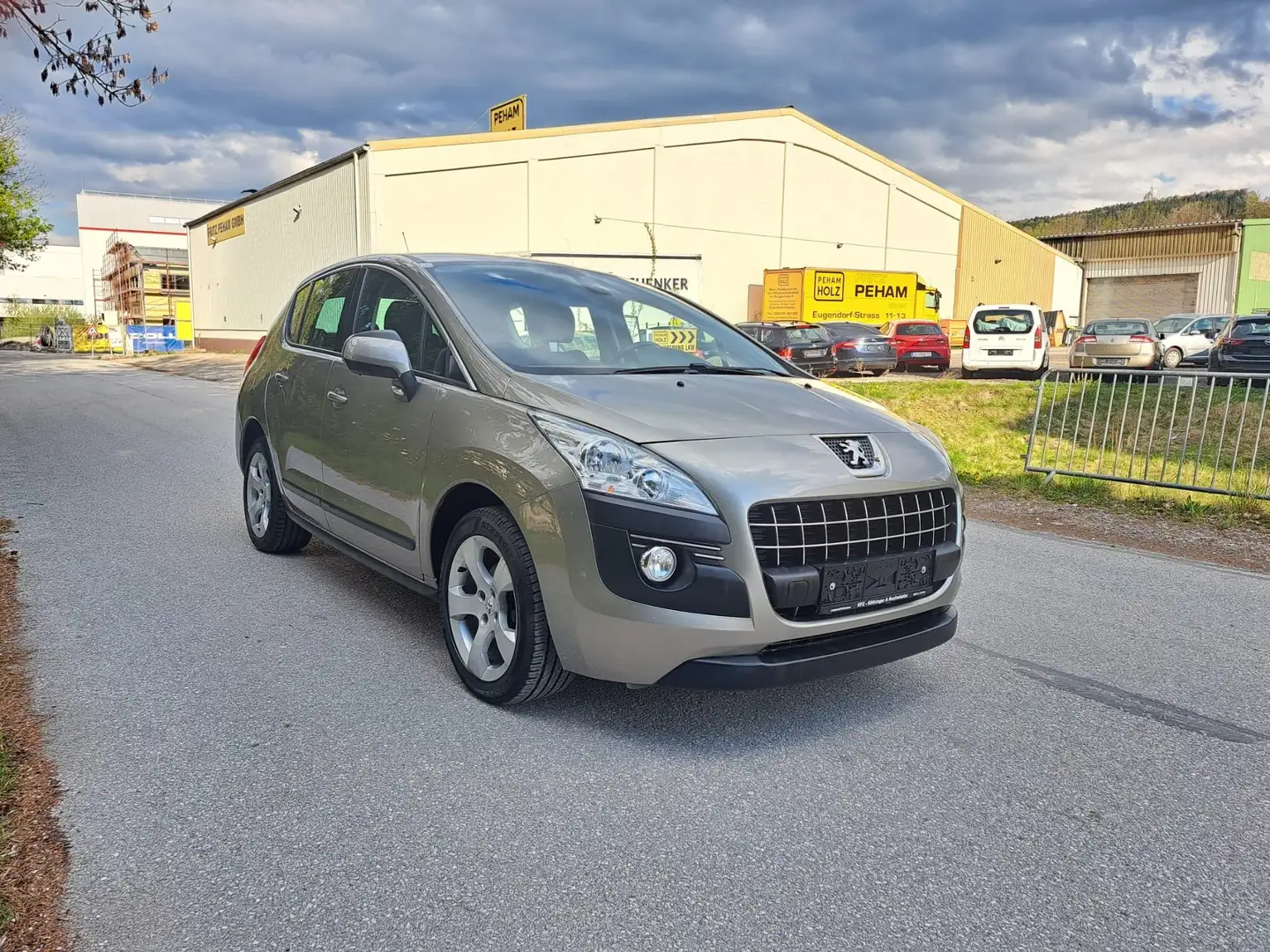 Peugeot 3008 1,6 Benziener mit neuem Pickerl 1.Hand Gold - 1