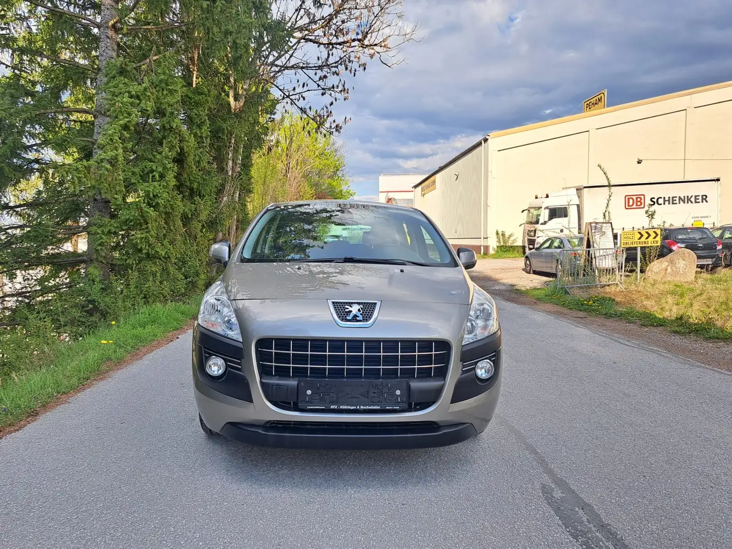 Peugeot 3008 1,6 Benziener mit neuem Pickerl 1.Hand Gold - 2