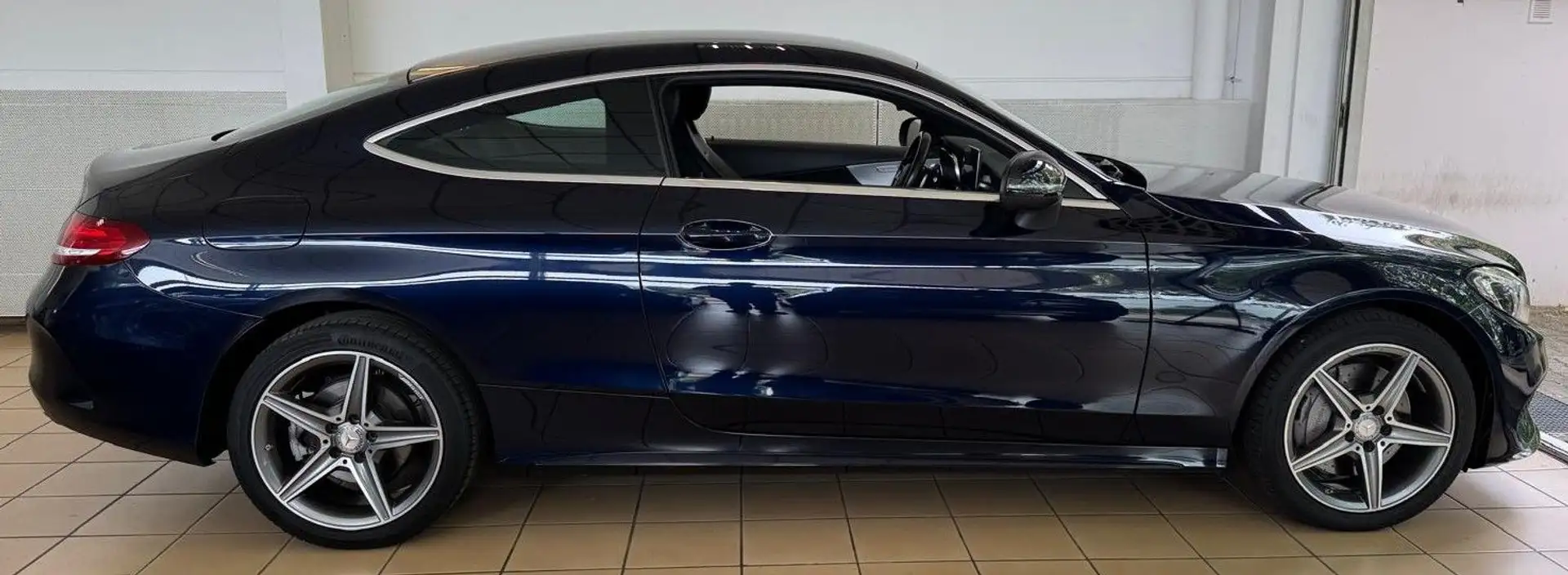 Mercedes-Benz C 400 4Matic AMG Line LED Kamera Leder Tempo Navi Key-Go Blau - 2