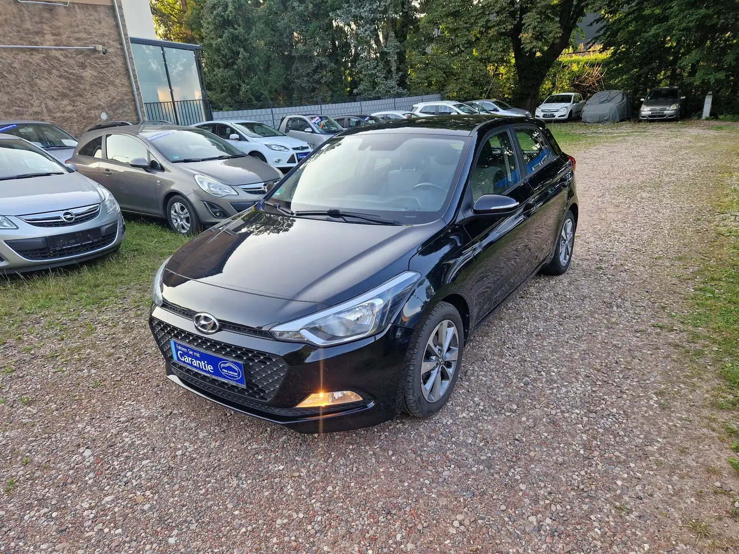 Hyundai i20 1.2 Klima 90Tkm Sitzhzg ESP 2Hnd Tempom PDC Alu Noir - 1