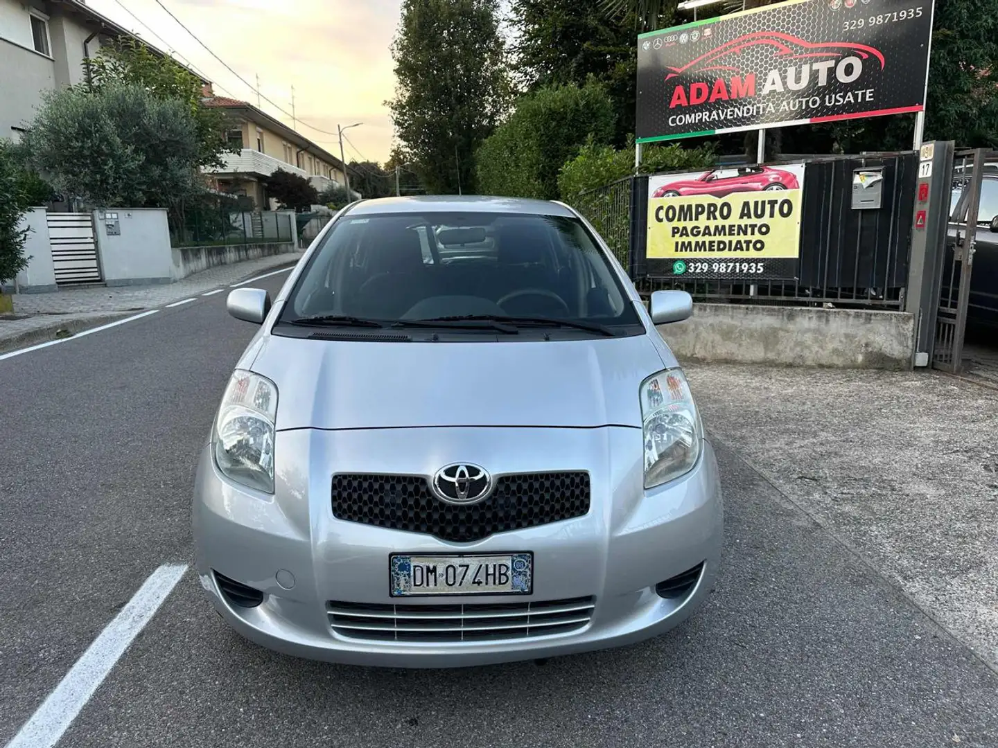 Toyota Yaris 1.0 5 porte Sol Grigio - 2