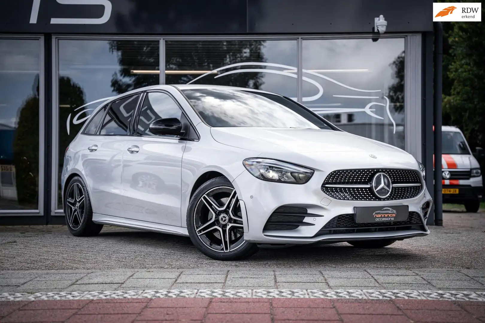 Mercedes-Benz B 220 Launch Edition Premium Apple Carplay|Digital Dash| Grijs - 1