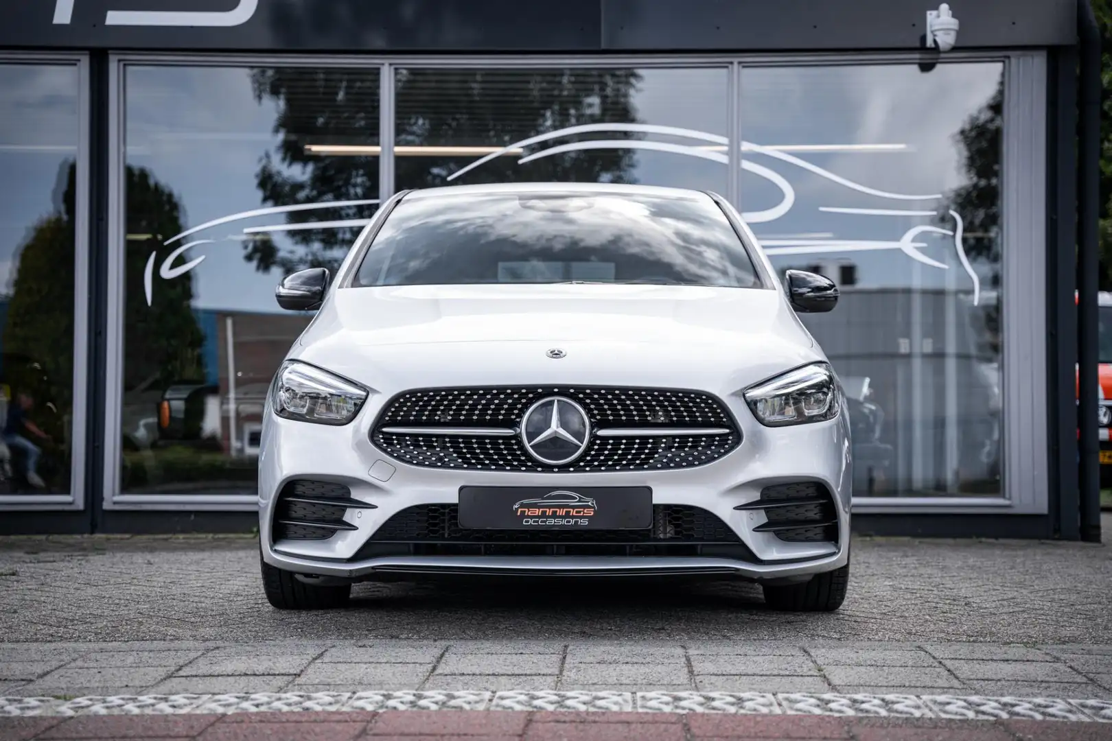 Mercedes-Benz B 220 Launch Edition Premium Apple Carplay|Digital Dash| Grijs - 2