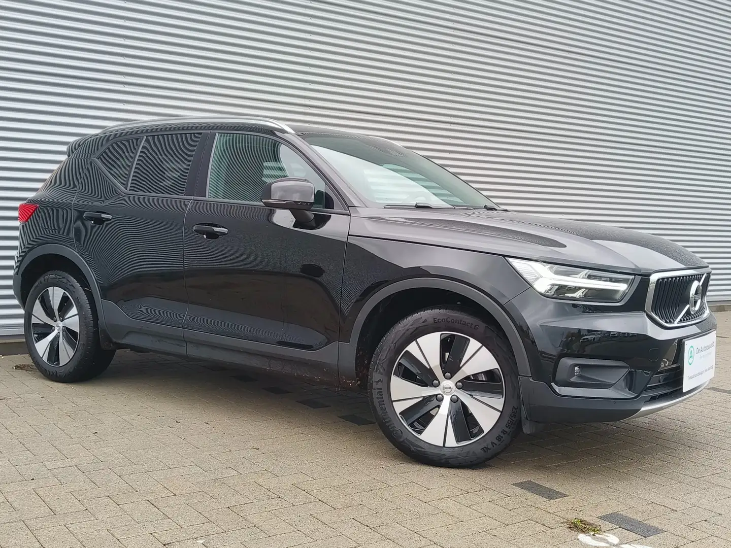 Volvo XC40 XC40 T2 GEARTRONIC MOMENTUM PRO Schwarz - 2