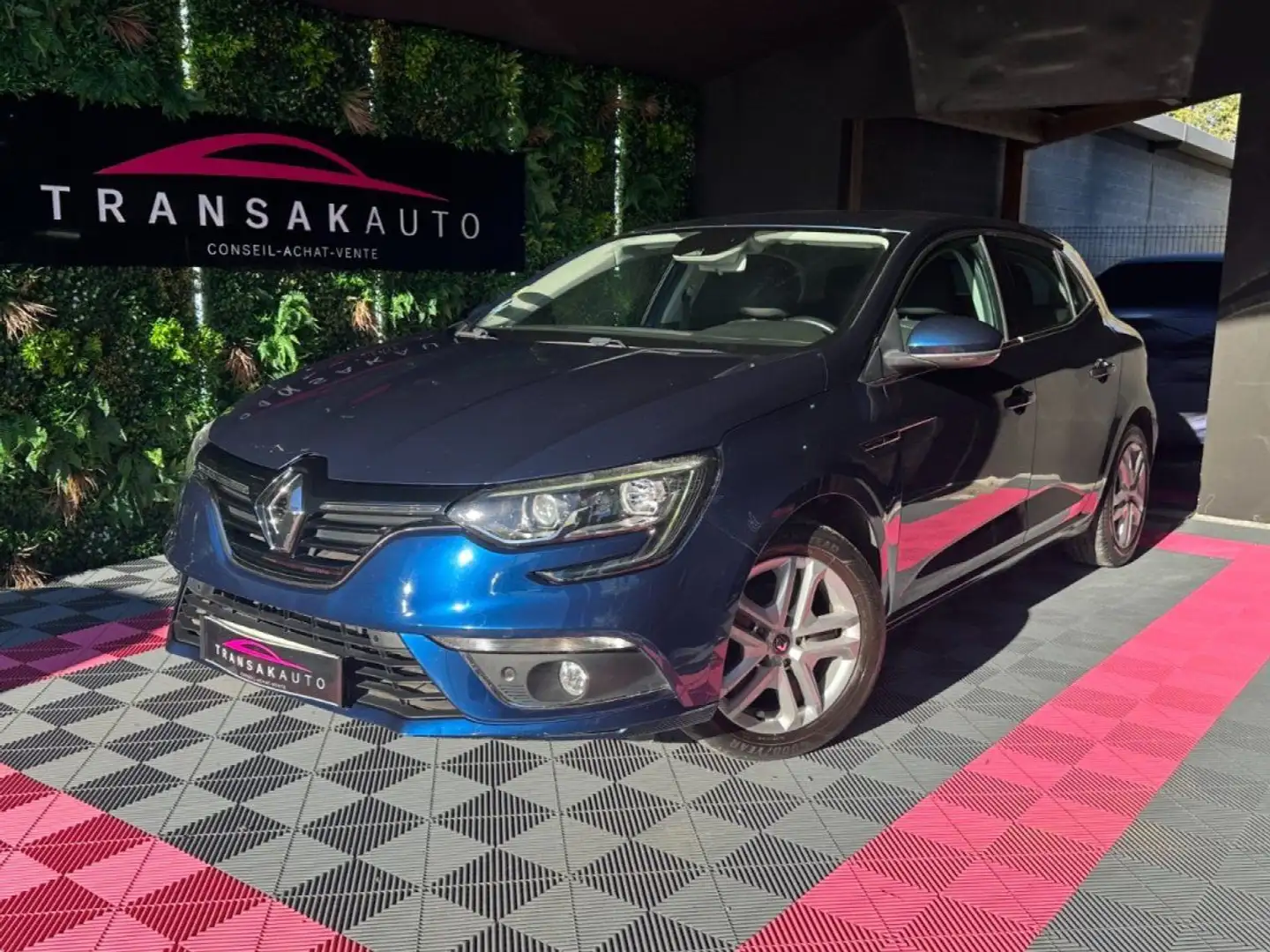 Renault Megane IV BERLINE BUSINESS 1.5 dCi 90 ch Business ~ Distrib OK ~ Carplay ~ Régulateur limiteur de vitesse ~ Rien à prévoir Bleu - 1