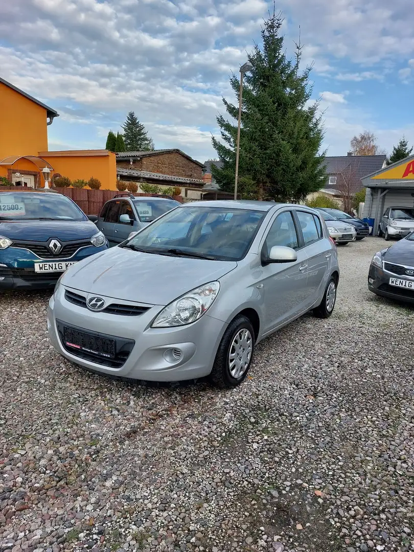 Hyundai i20 5-Türer 1.2 Classic Silber - 1