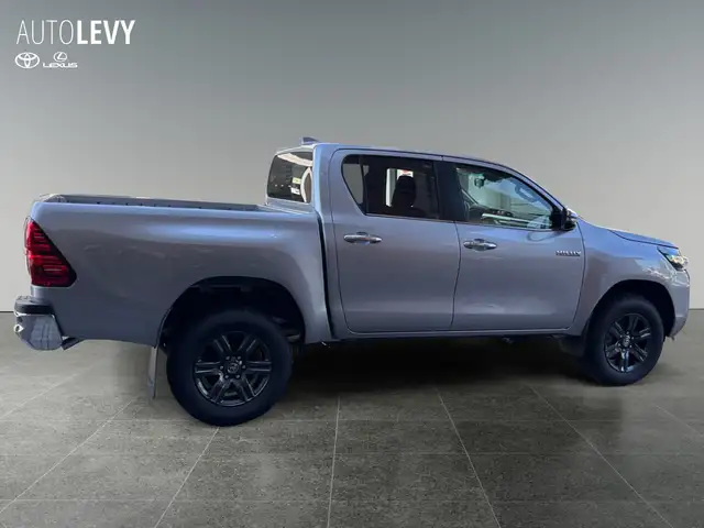Toyota Hilux view 7