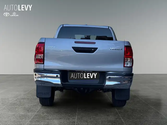 Toyota Hilux view 5