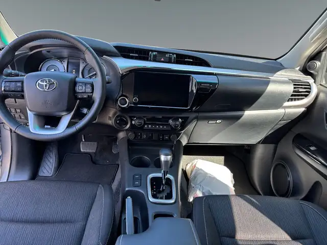 Toyota Hilux view 11