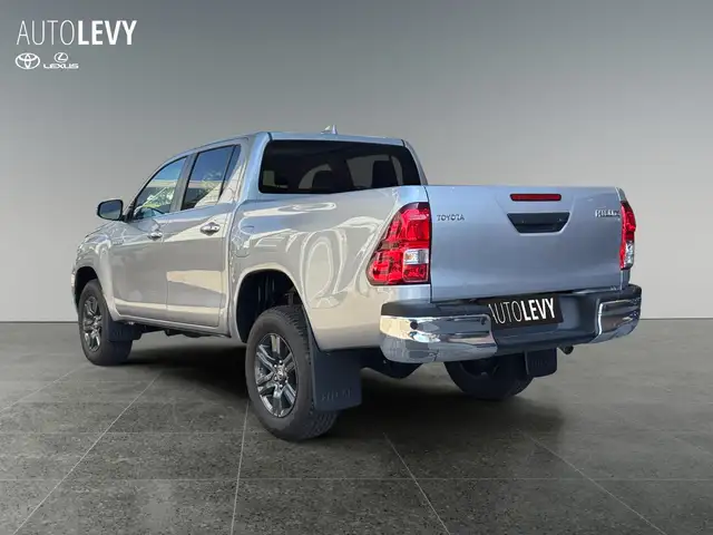 Toyota Hilux view 4