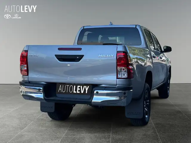 Toyota Hilux view 6