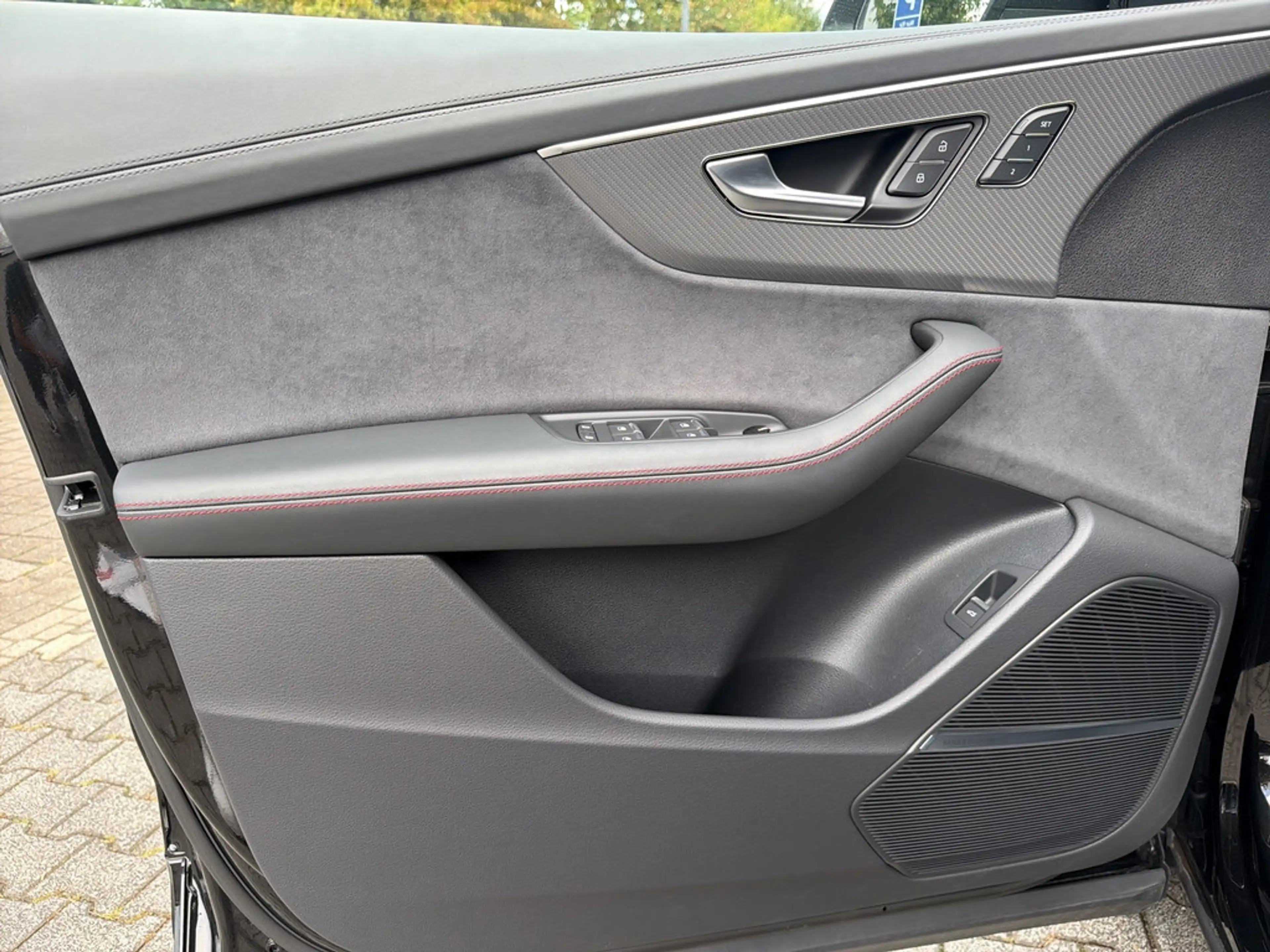 Audi RS Q8 — photo 15