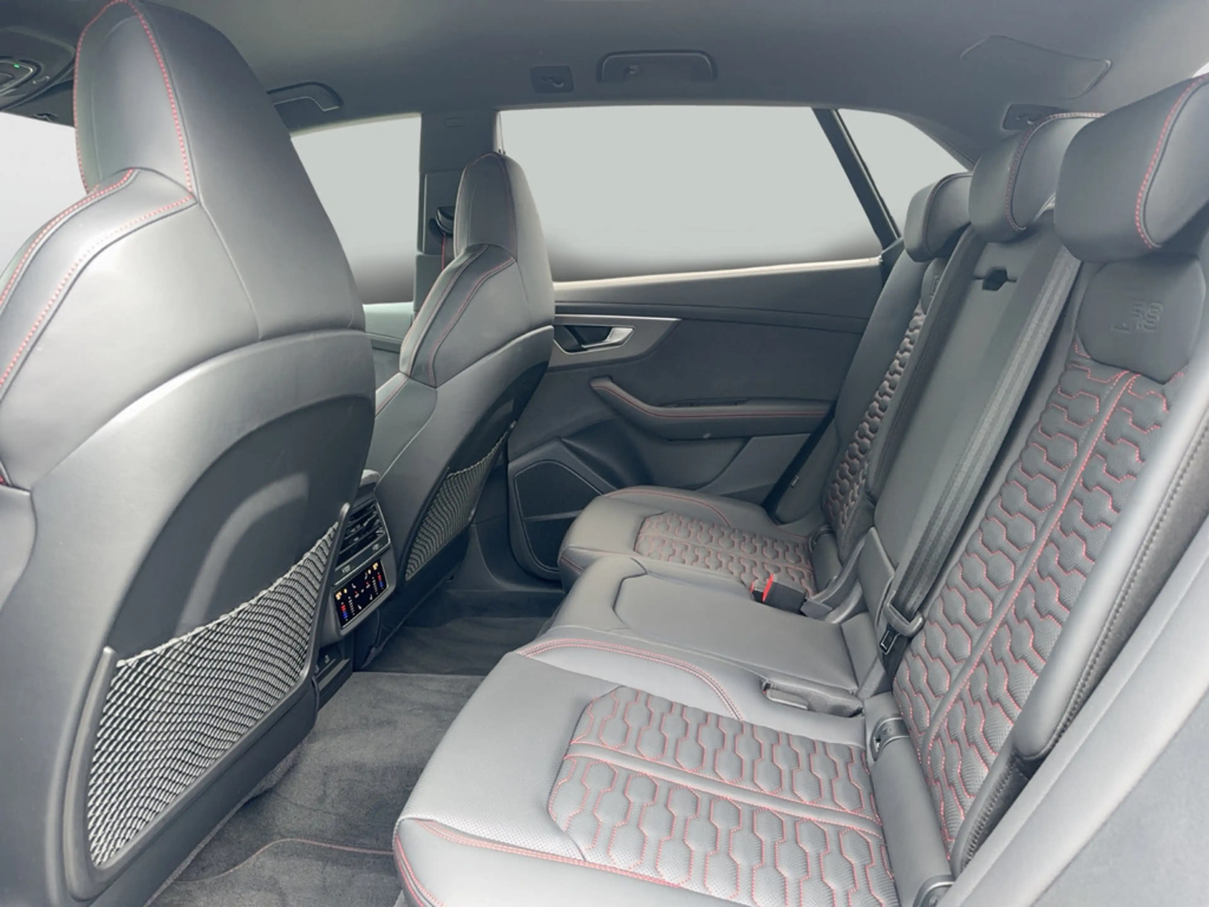 Audi RS Q8 — photo 13
