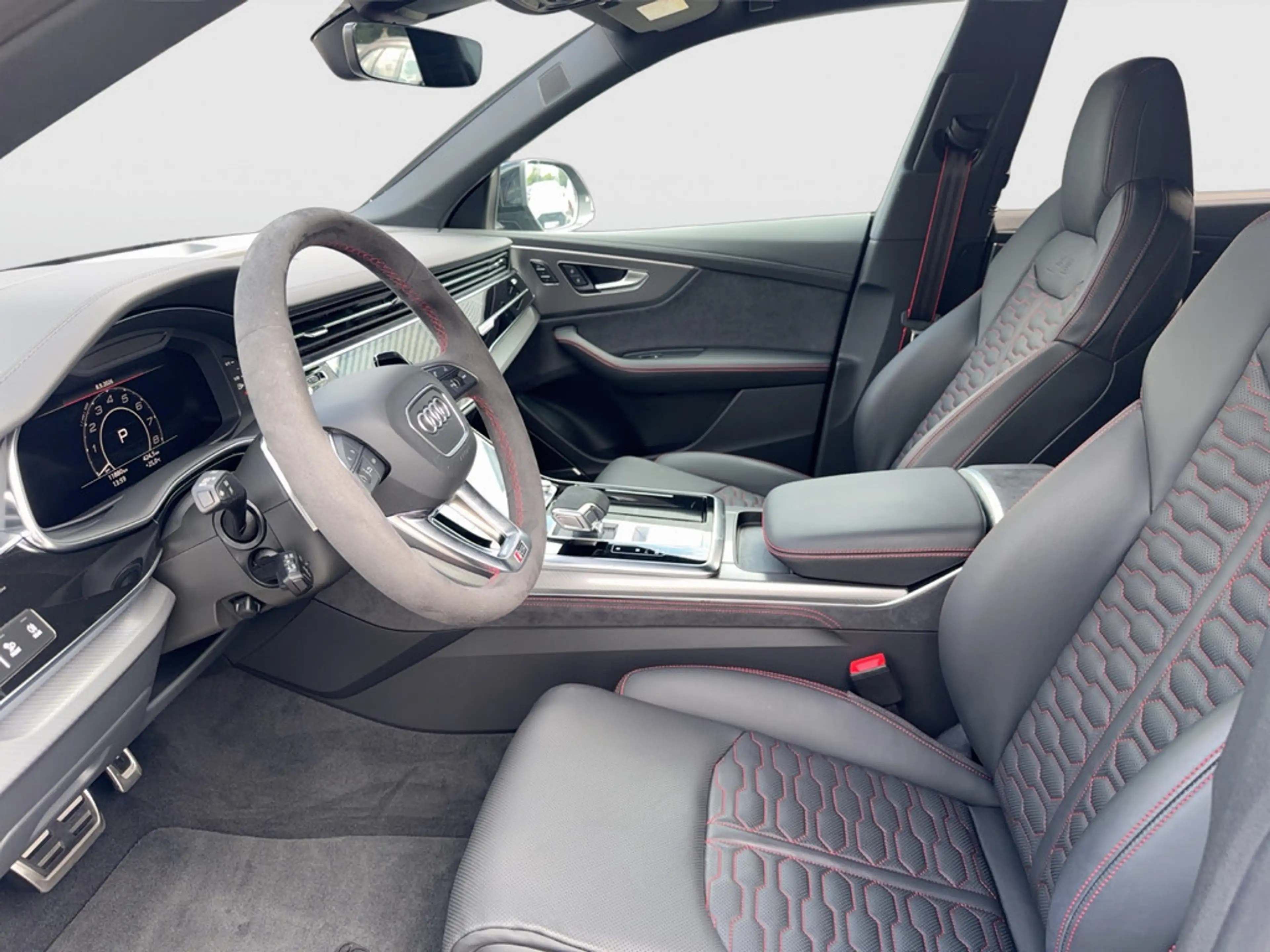 Audi RS Q8 — photo 10