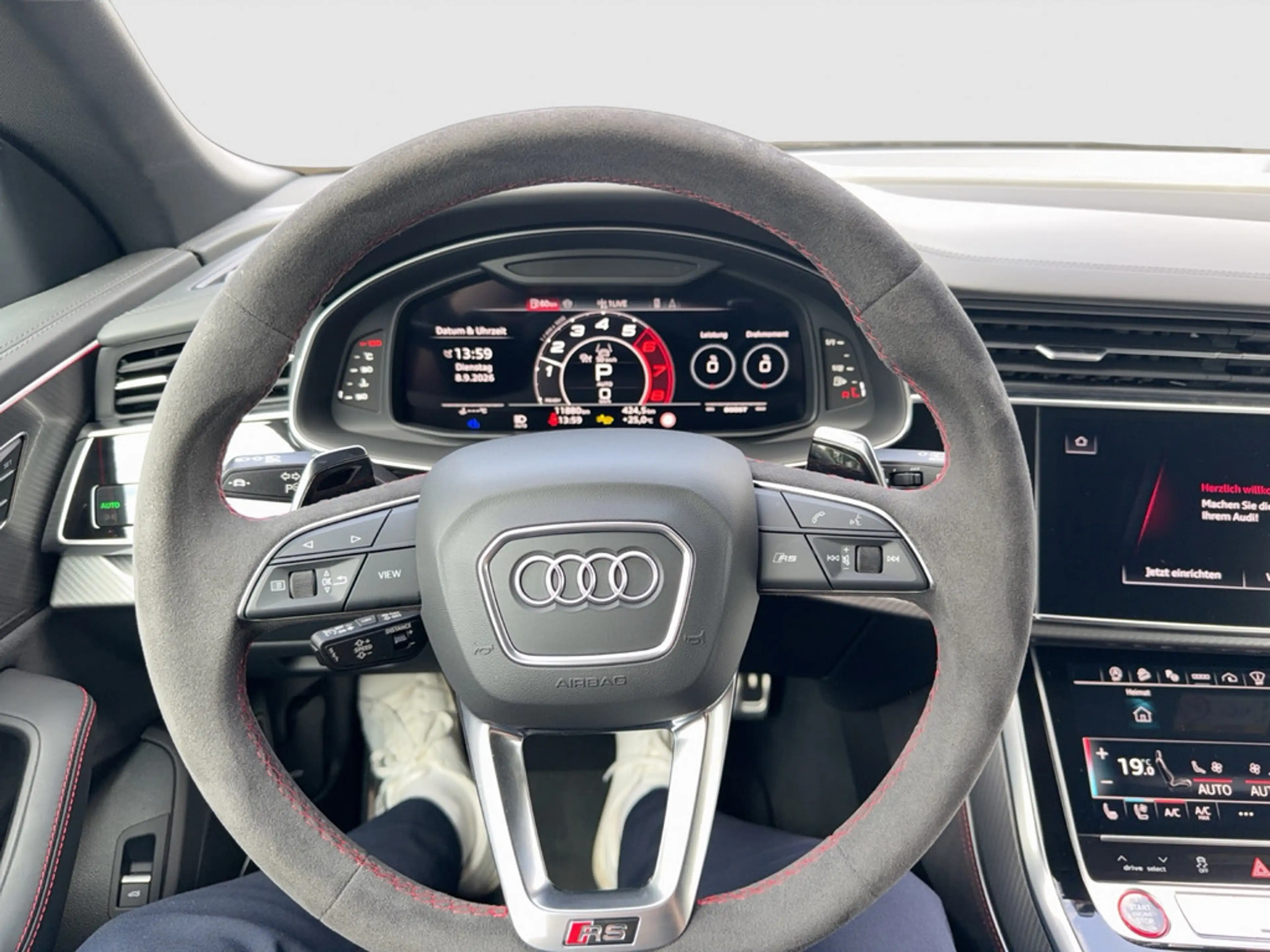 Audi RS Q8 — photo 11