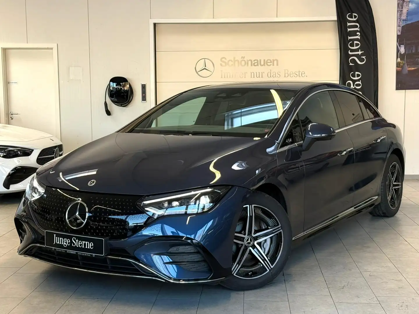 Mercedes-Benz EQE 300 AMG+AIRMATIC+DISTR+BURM+AHK+MEMORY+360° Blau - 1