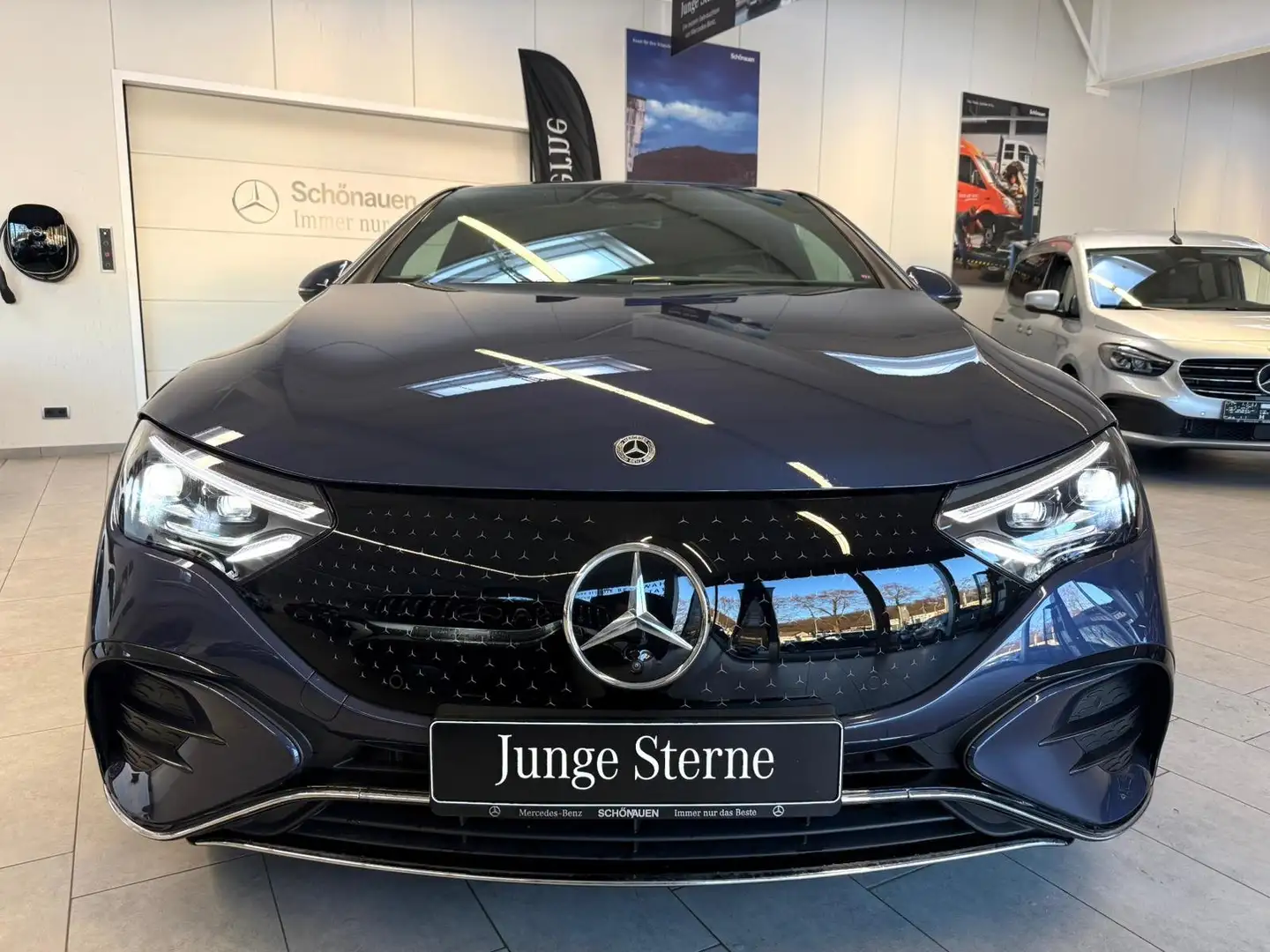 Mercedes-Benz EQE 300 AMG+AIRMATIC+DISTR+BURM+AHK+MEMORY+360° Blau - 2