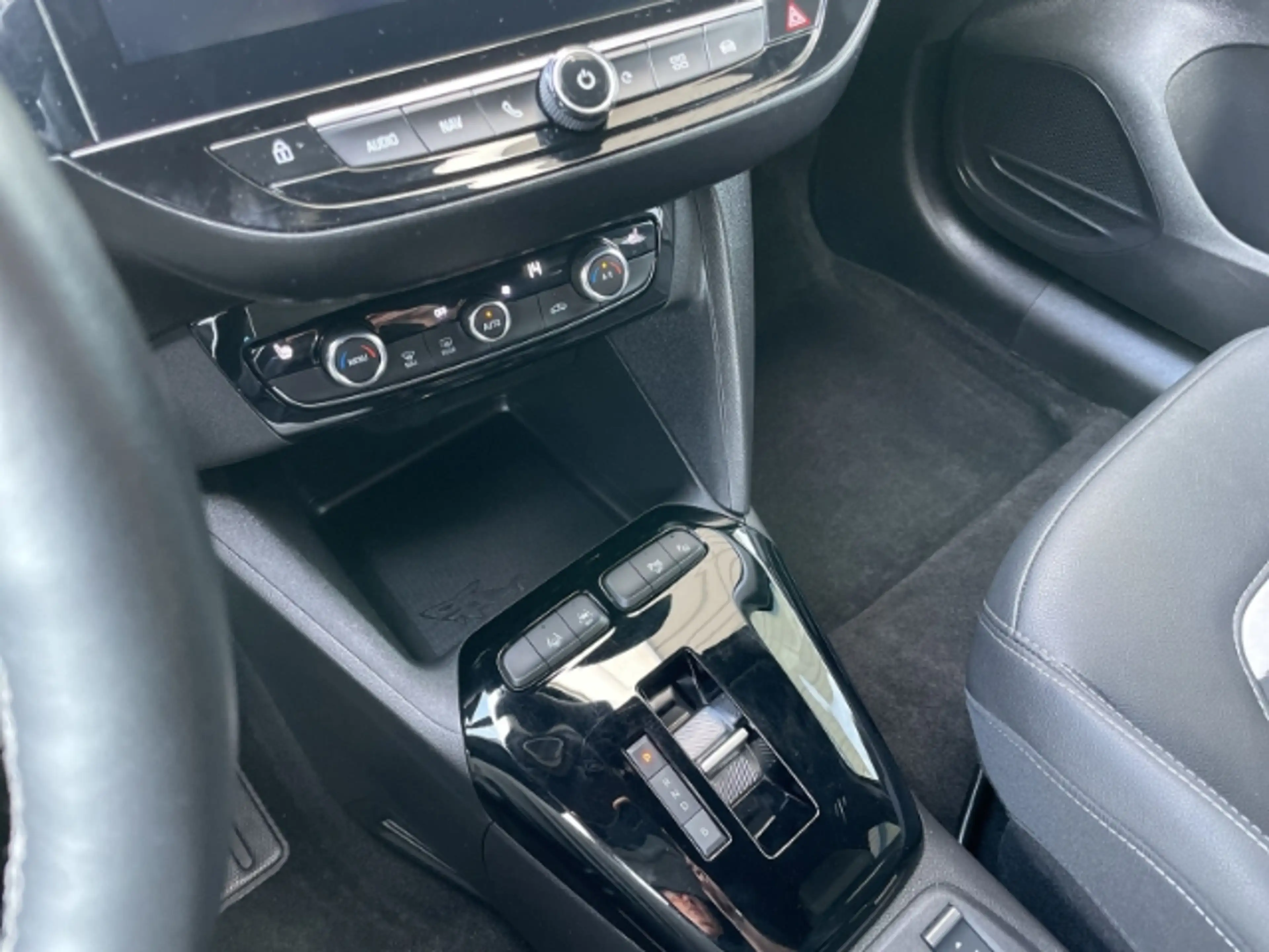 Opel Corsa F GS Line Elektro Navi, Tempomat, DAB, Kamera — photo 14