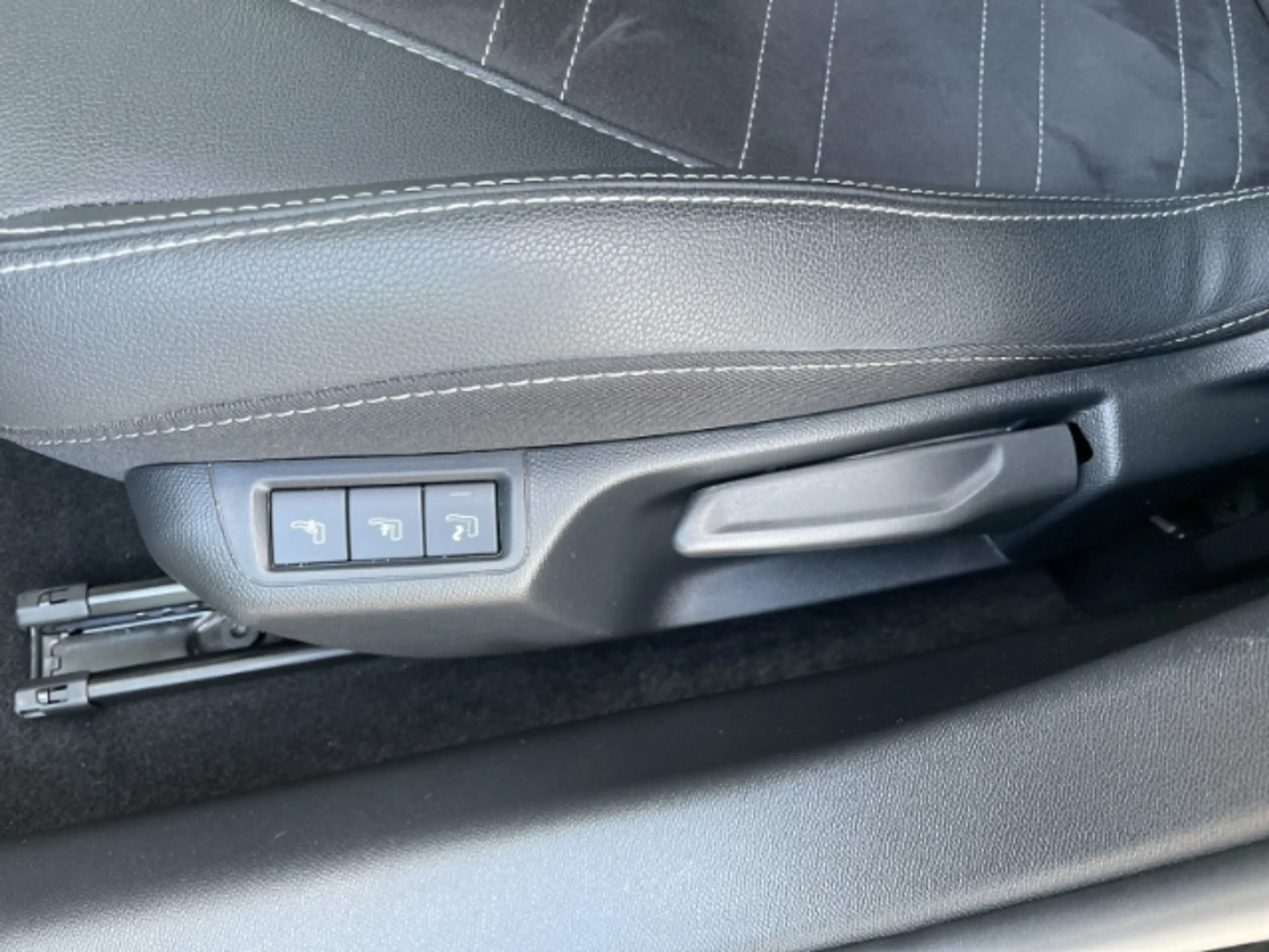 Opel Corsa F GS Line Elektro Navi, Tempomat, DAB, Kamera — photo 11