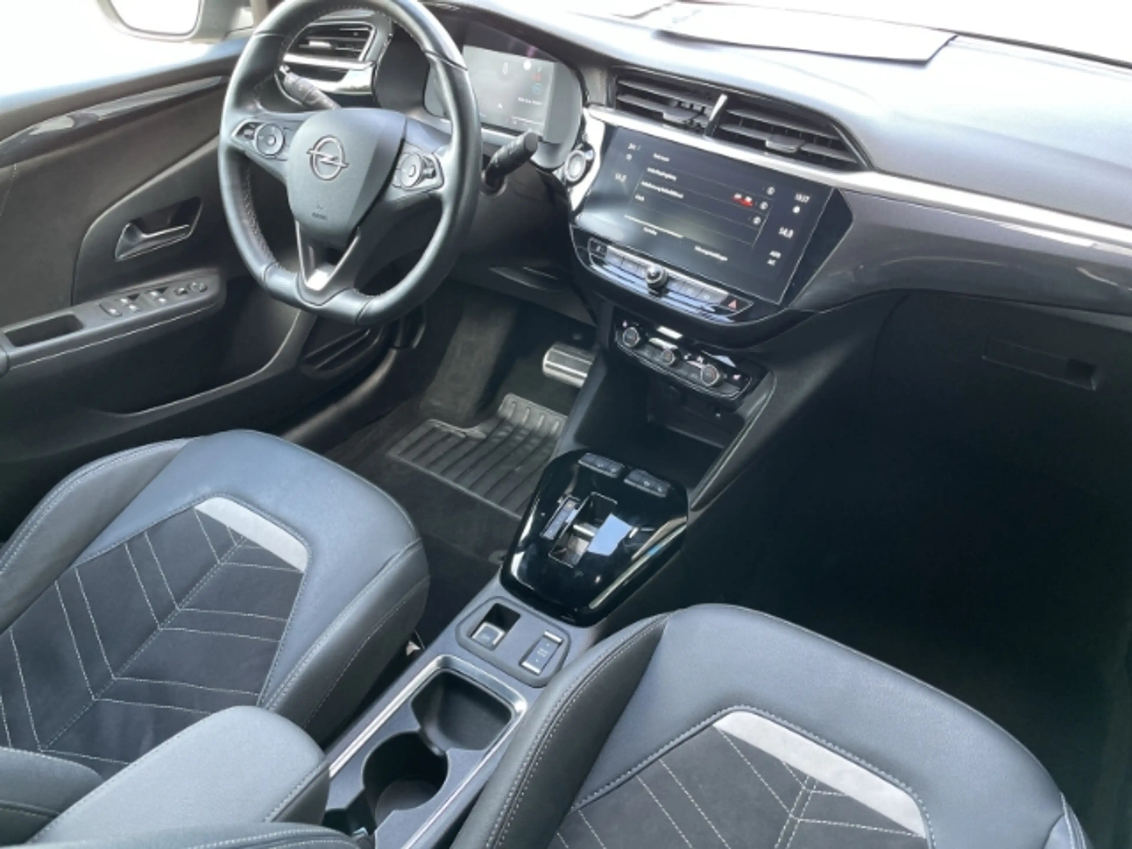 Opel Corsa F GS Line Elektro Navi, Tempomat, DAB, Kamera — photo 3