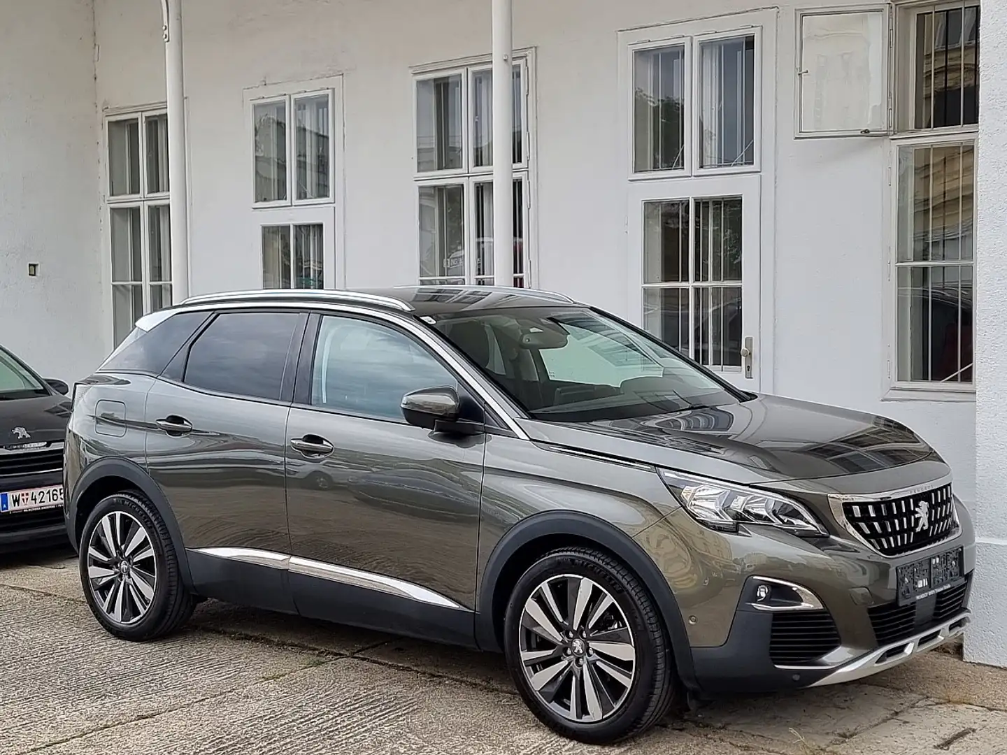 Peugeot 3008 1,2 PureTech 130 S&S ECO Allure Grau - 2