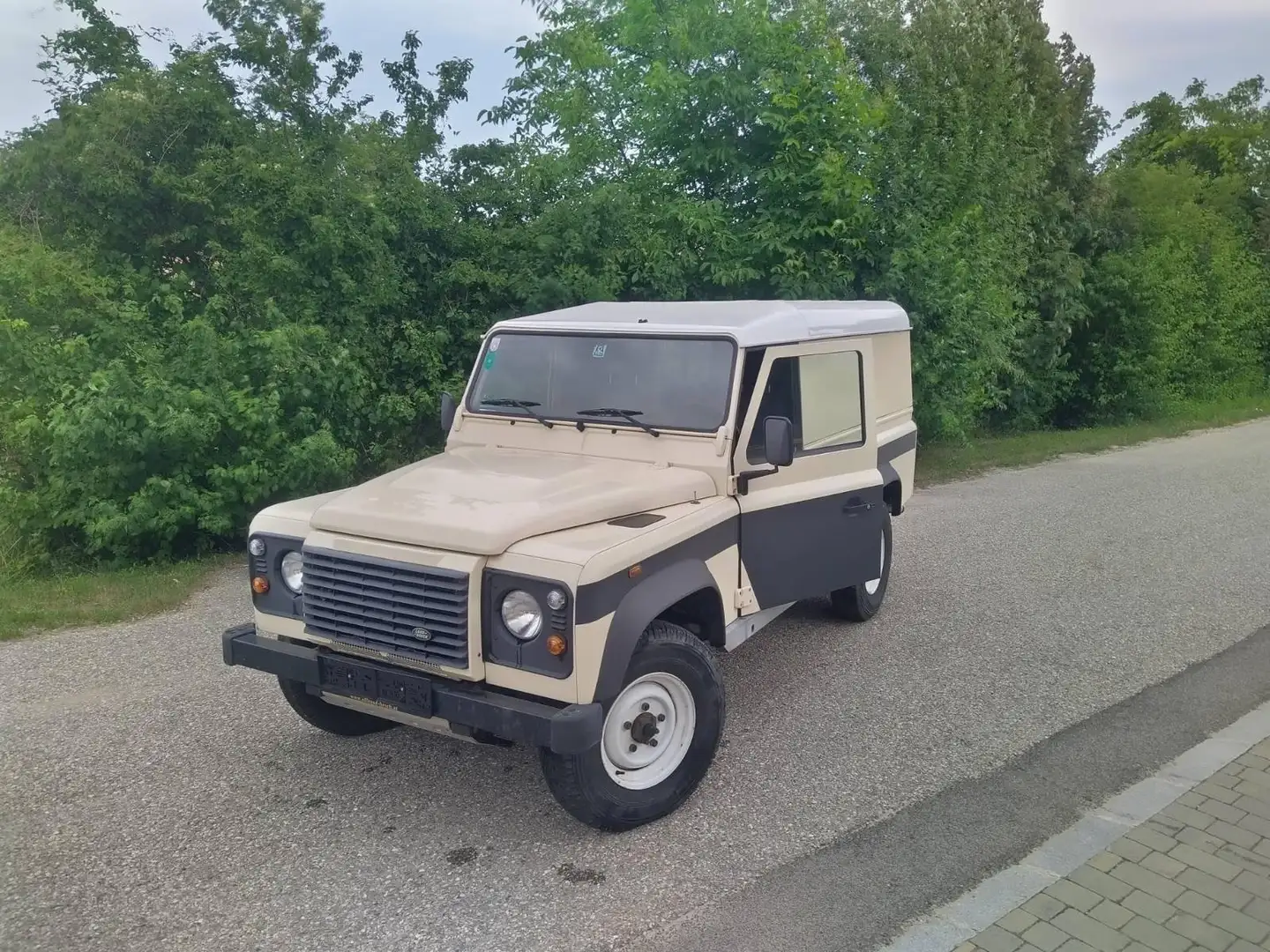 Land Rover Defender Defender 110" Station Wagon E 2,4 TD E Beige - 1