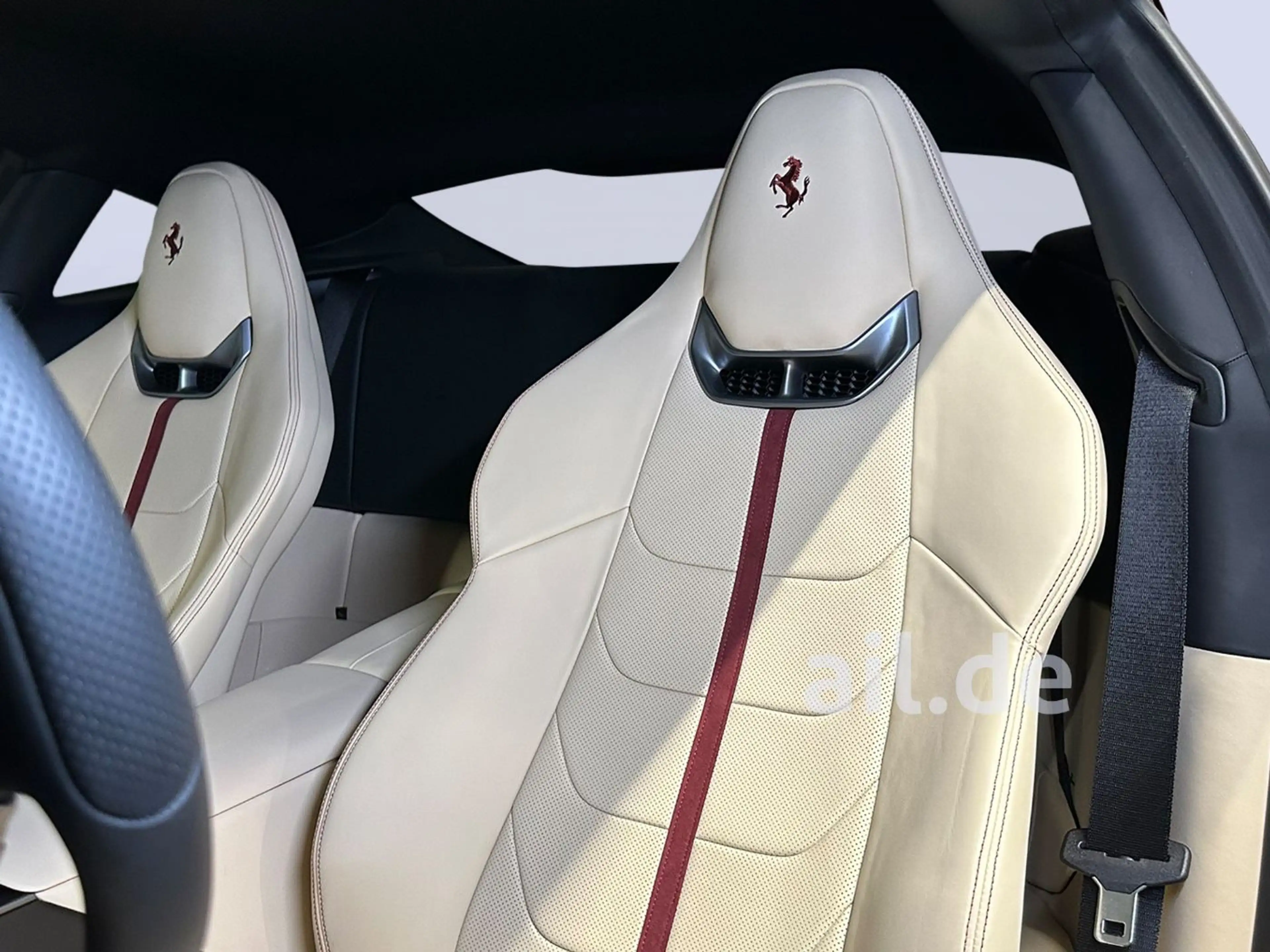 Ferrari Amalfi Rosso Mugello PA -Display Surround VIew — photo 15
