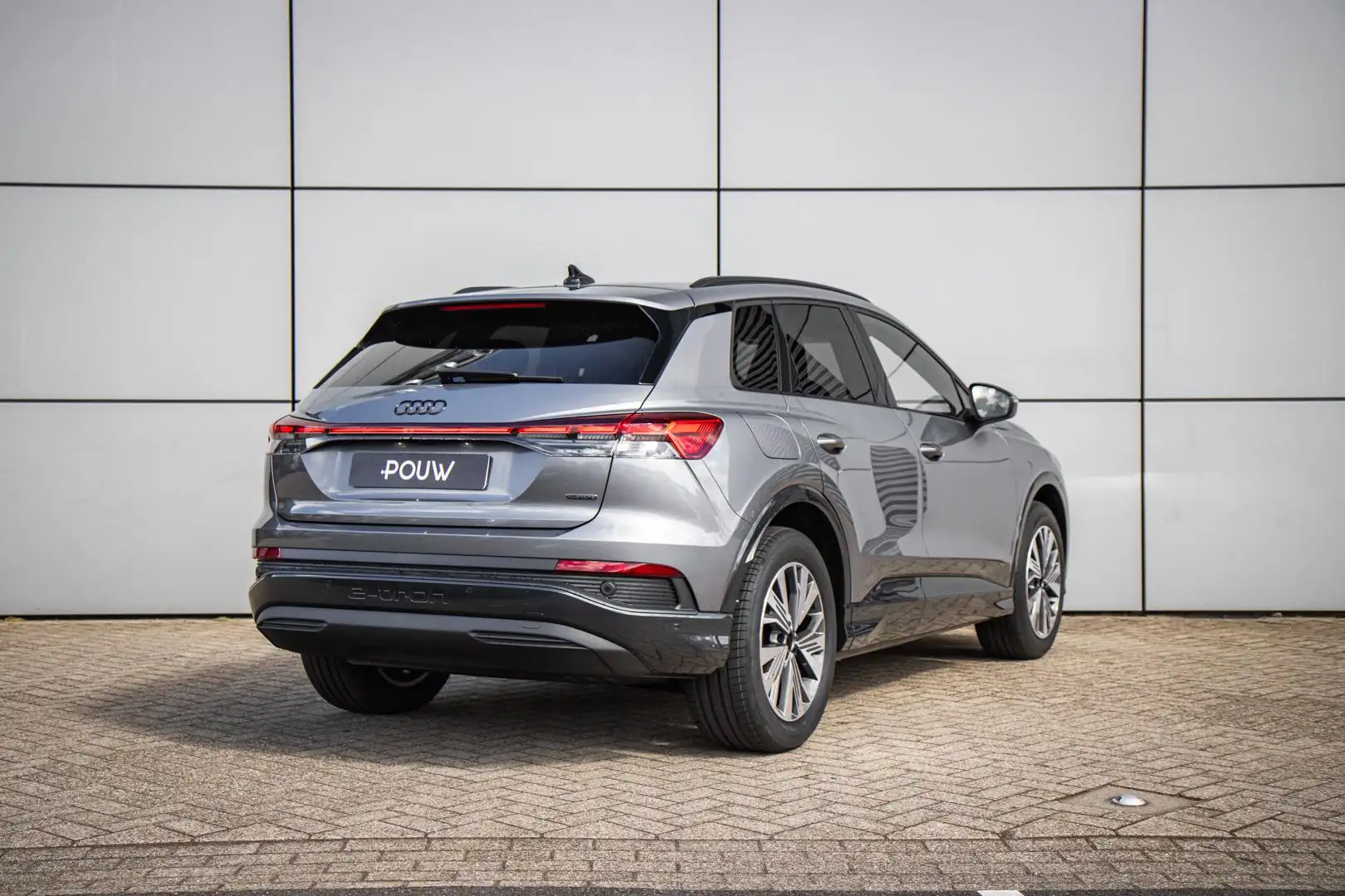 Audi Q4 e-tron 45 286pk quattro Advanced edition 82 kWh Audi Q4 e Grijs - 2