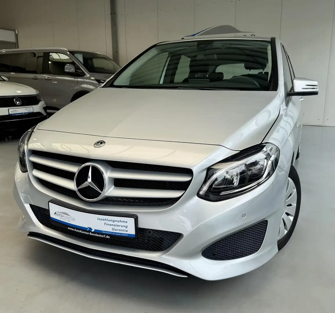 Mercedes-Benz B 180 B 180 Automatik*Navigation*LED*AHK* Zilver - 2
