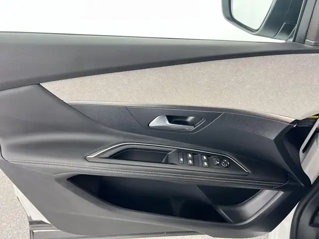 Peugeot 3008 view 11