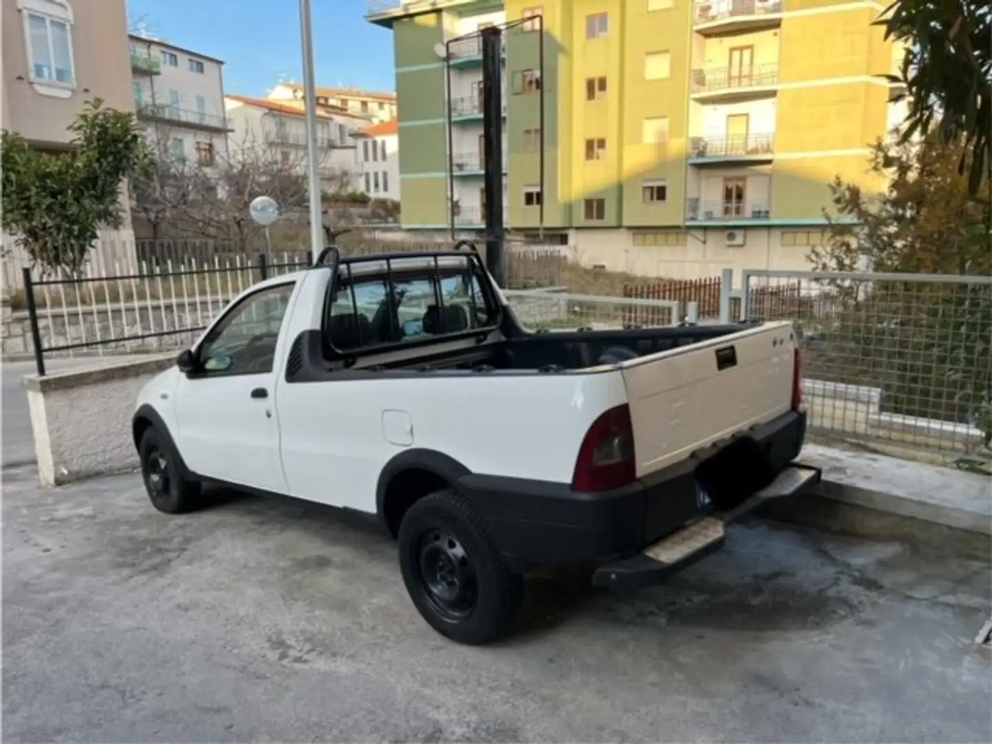 Fiat Strada 1,9 jtd Blanc - 1