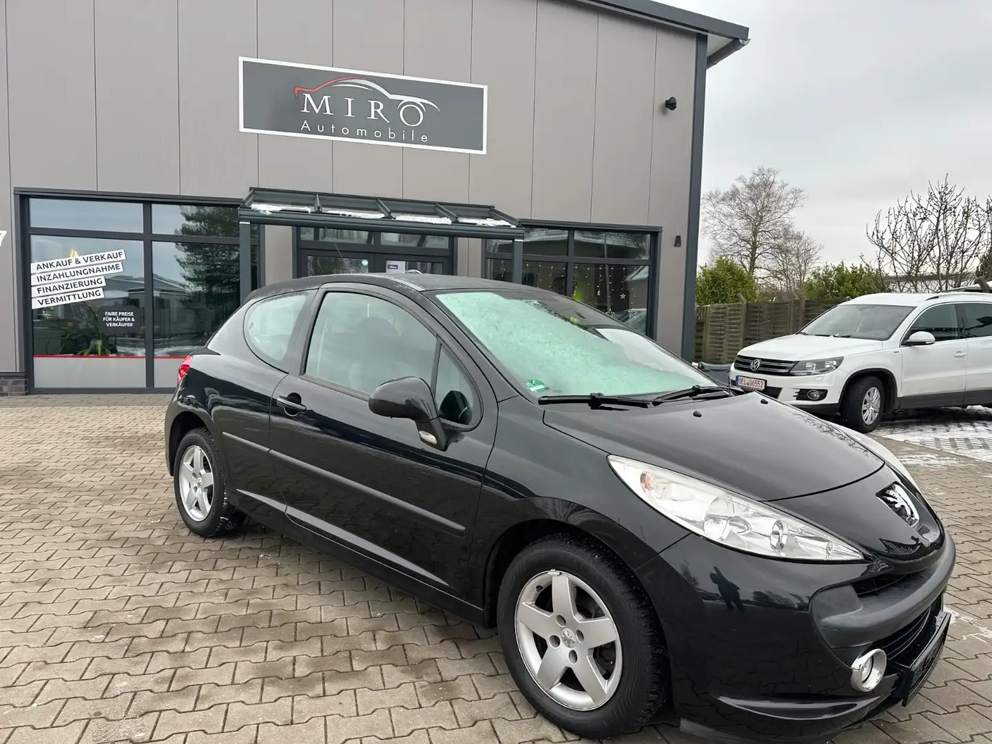 Peugeot 207 Active Schwarz - 1