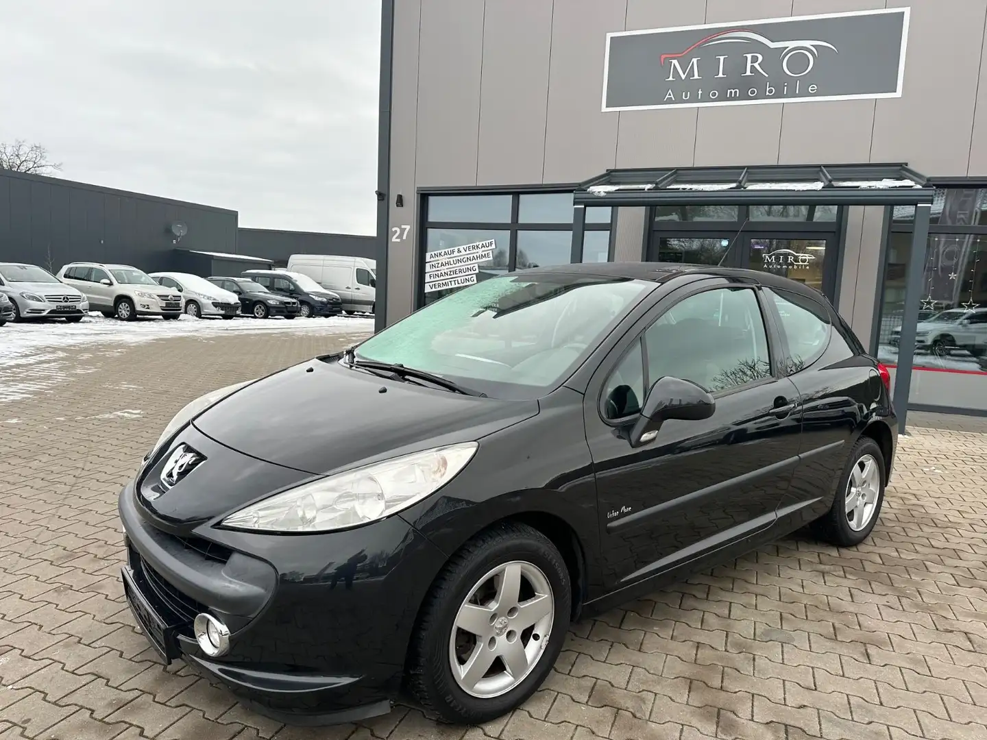 Peugeot 207 Active Schwarz - 2