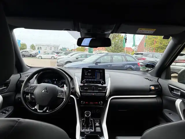 Mitsubishi Eclipse Cross view 9