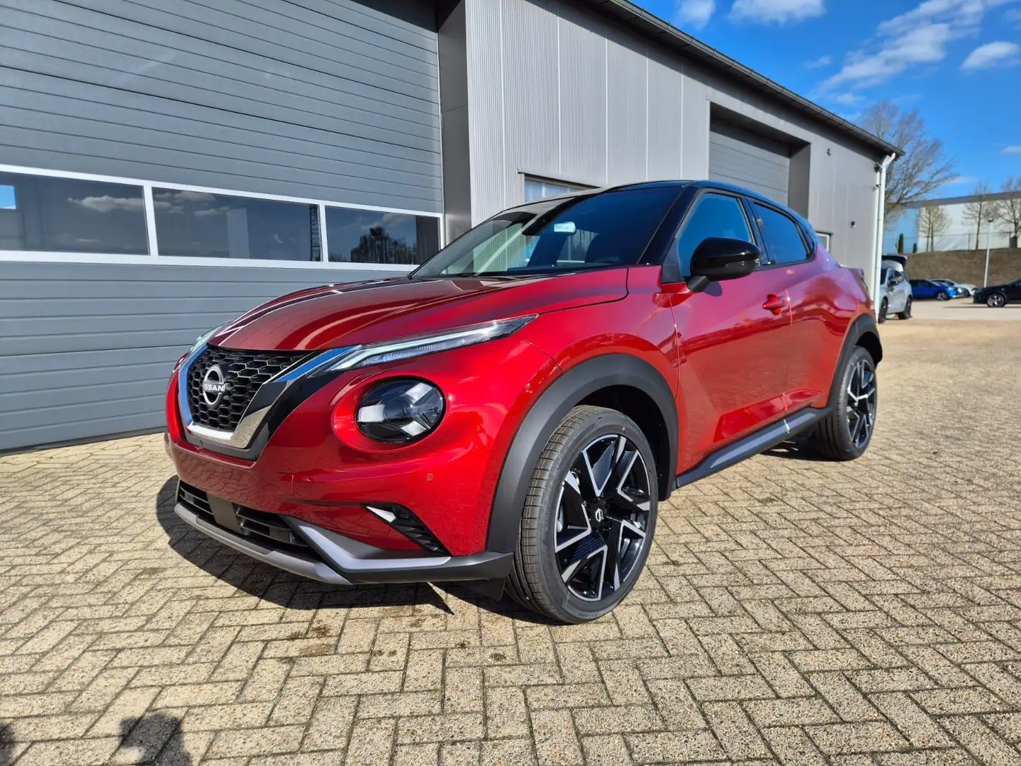 Nissan Juke 1.0 DIG-T 114PS N-Design Automatik Teil-Leder K... Rot - 1
