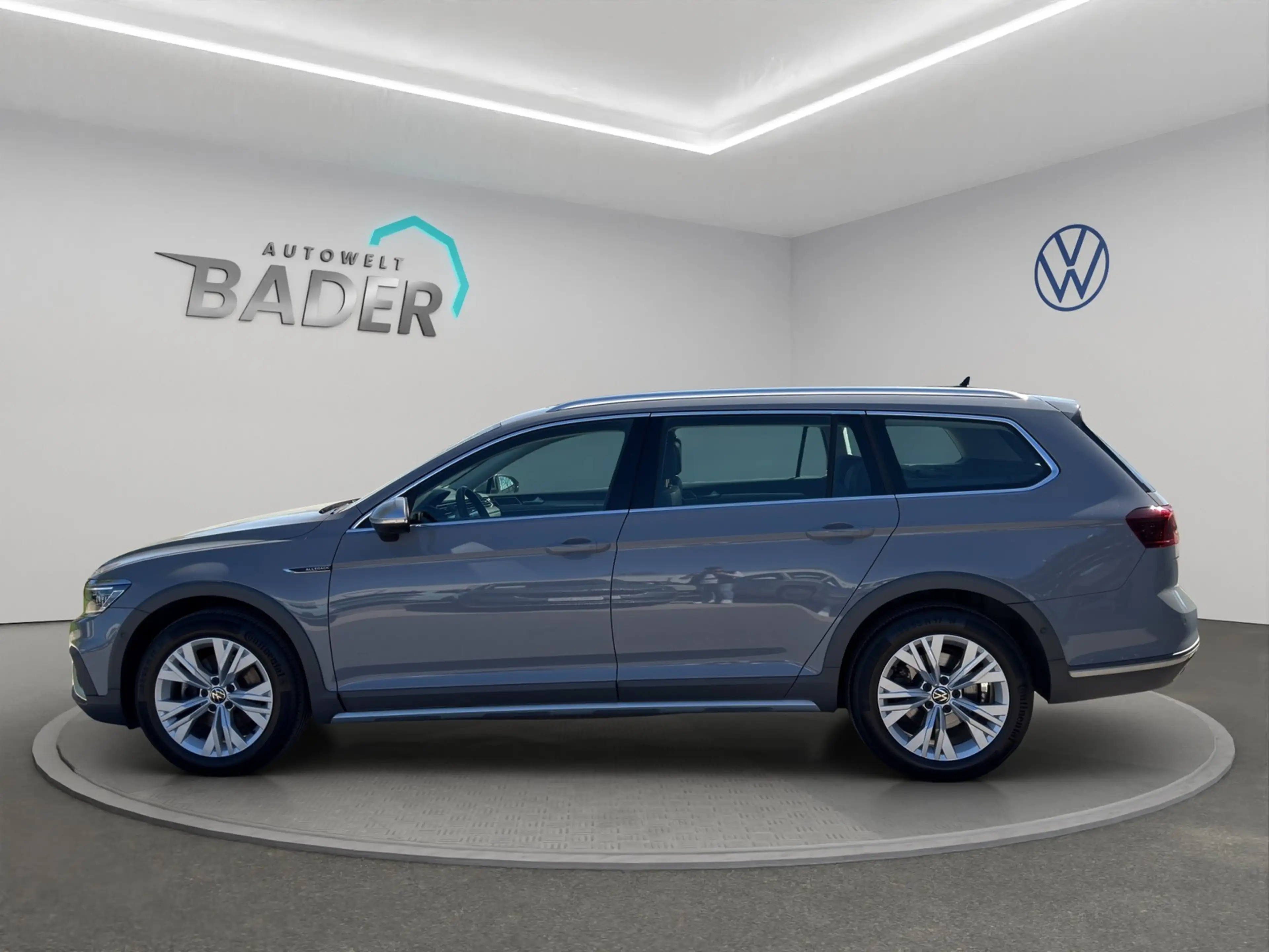 Volkswagen Passat Variant Alltrack 4Motion DCC Pano IQ.Light — photo 3