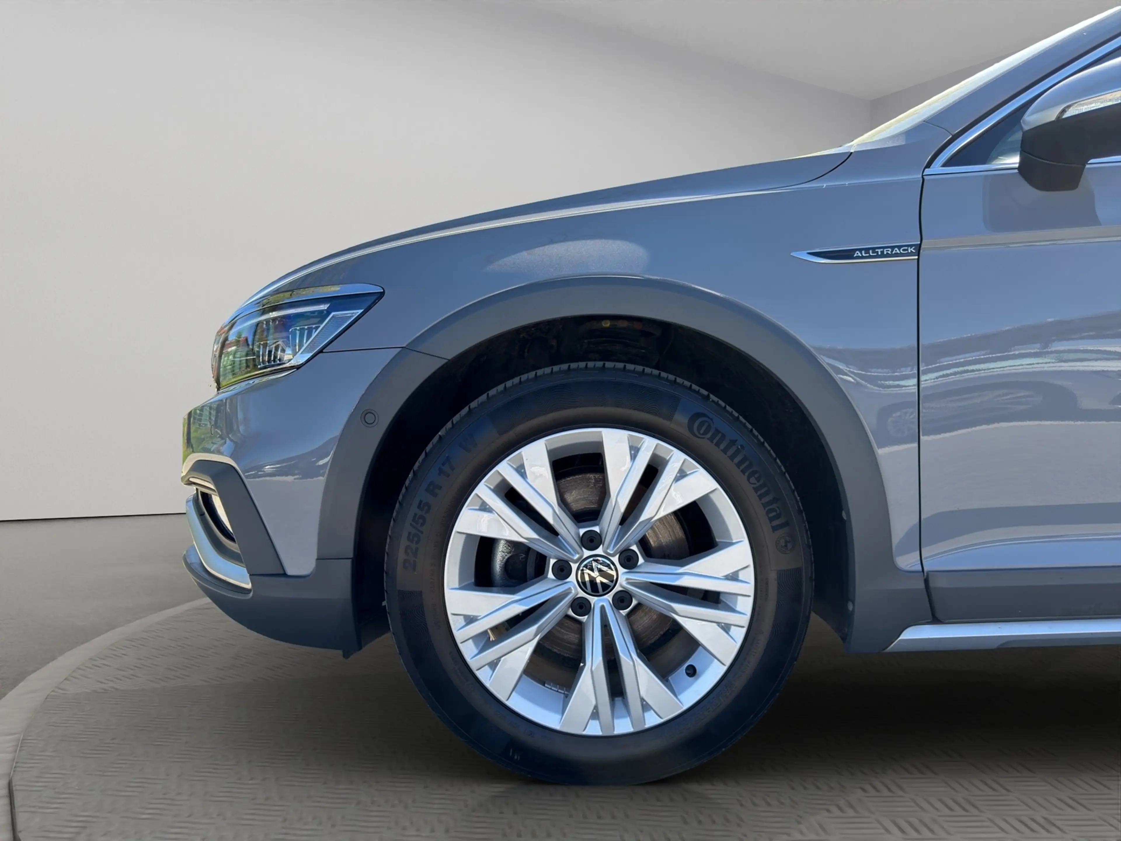 Volkswagen Passat Variant Alltrack 4Motion DCC Pano IQ.Light — photo 21