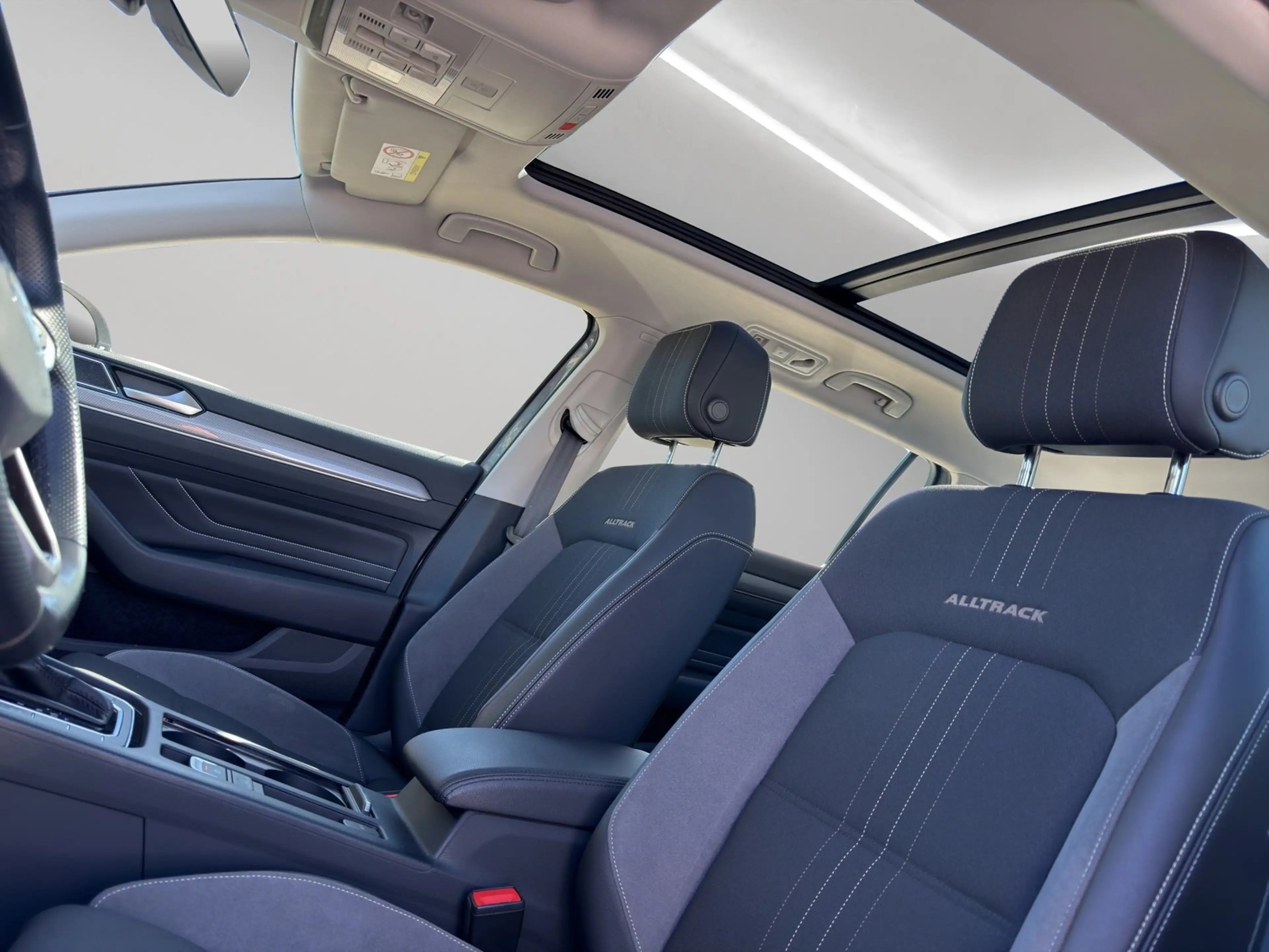 Volkswagen Passat Variant Alltrack 4Motion DCC Pano IQ.Light — photo 20