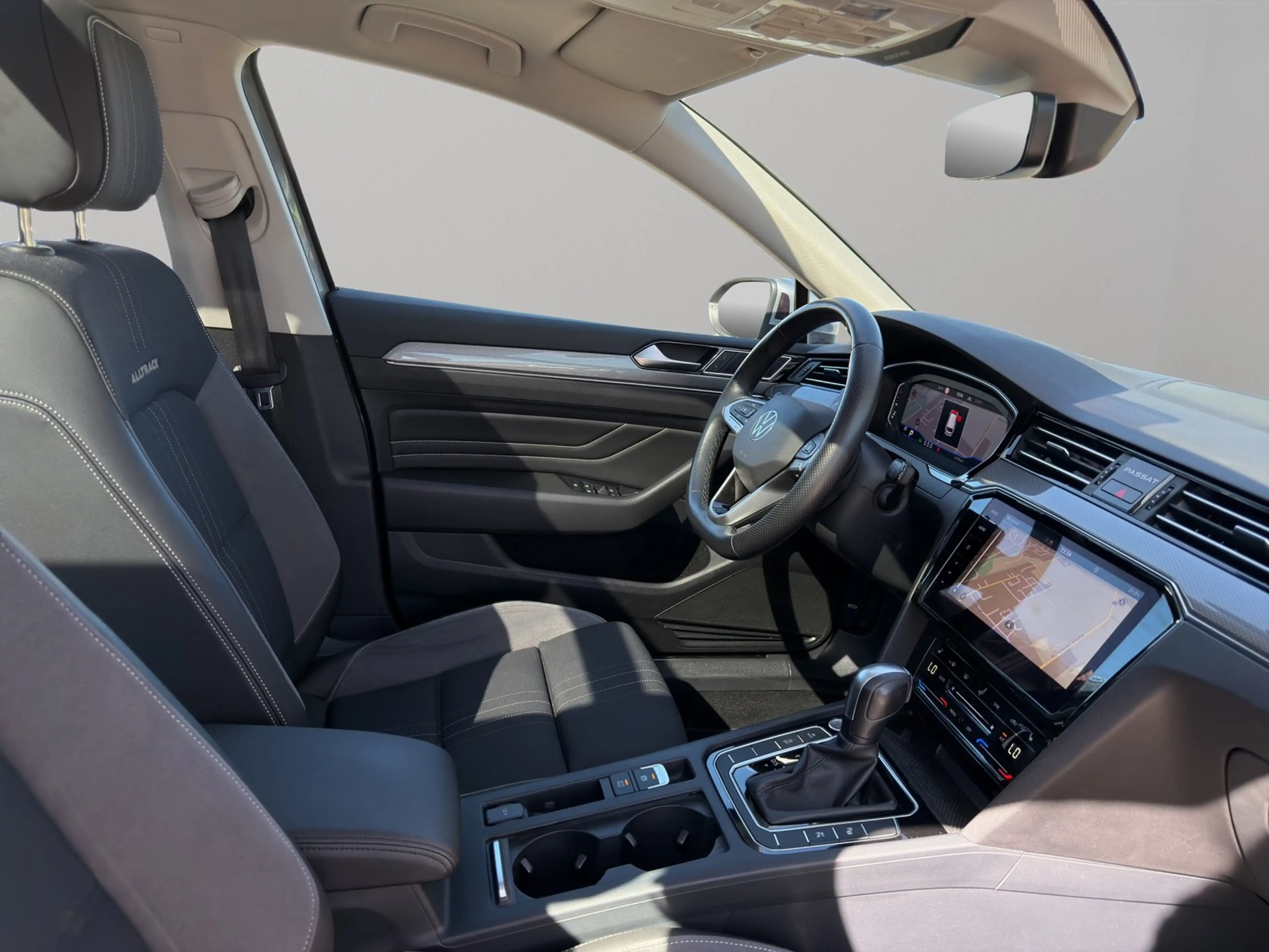 Volkswagen Passat Variant Alltrack 4Motion DCC Pano IQ.Light — photo 17